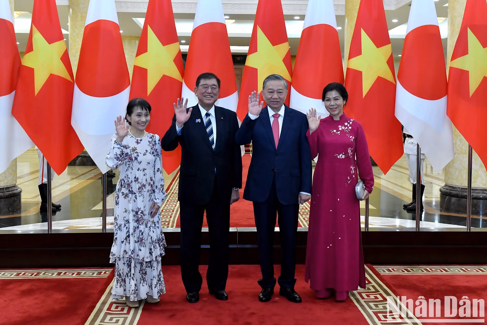El secretario general del Partido Comunista de Vietnam, To Lam, y el primer ministro japonés, Ishiba Shigeru, y sus esposas. El secretario general del Partido Comunista de Vietnam, To Lam, y el primer ministro japonés, Ishiba Shigeru, y sus esposas.