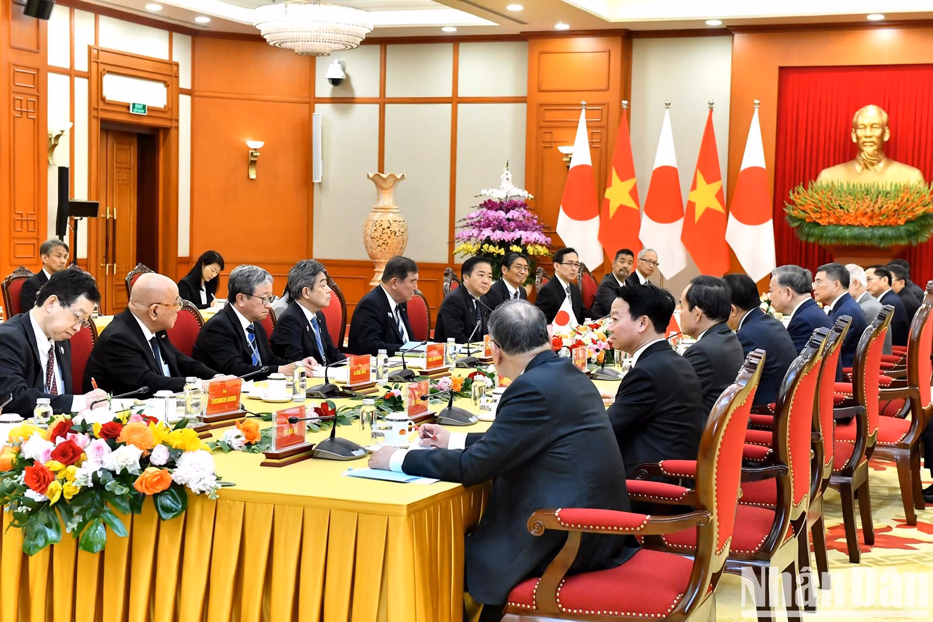 El primer ministro japonés, Ishiba Shigeru, y delegados japoneses. El primer ministro japonés, Ishiba Shigeru, y delegados japoneses.