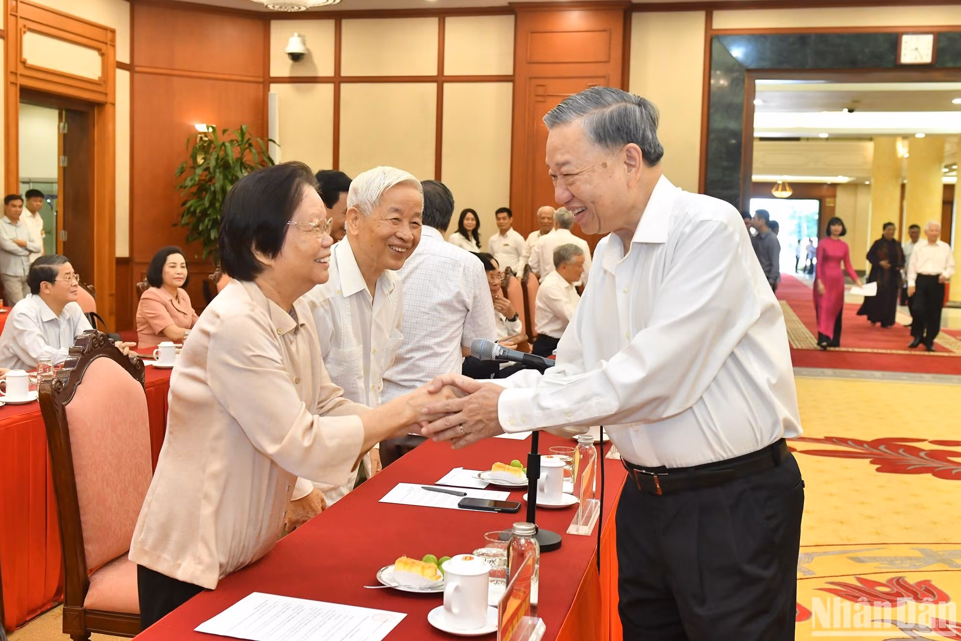 El secretario general del Partido Comunista y presidente de Vietnam, To Lam, y los delegados. El secretario general del Partido Comunista y presidente de Vietnam, To Lam, y los delegados.
