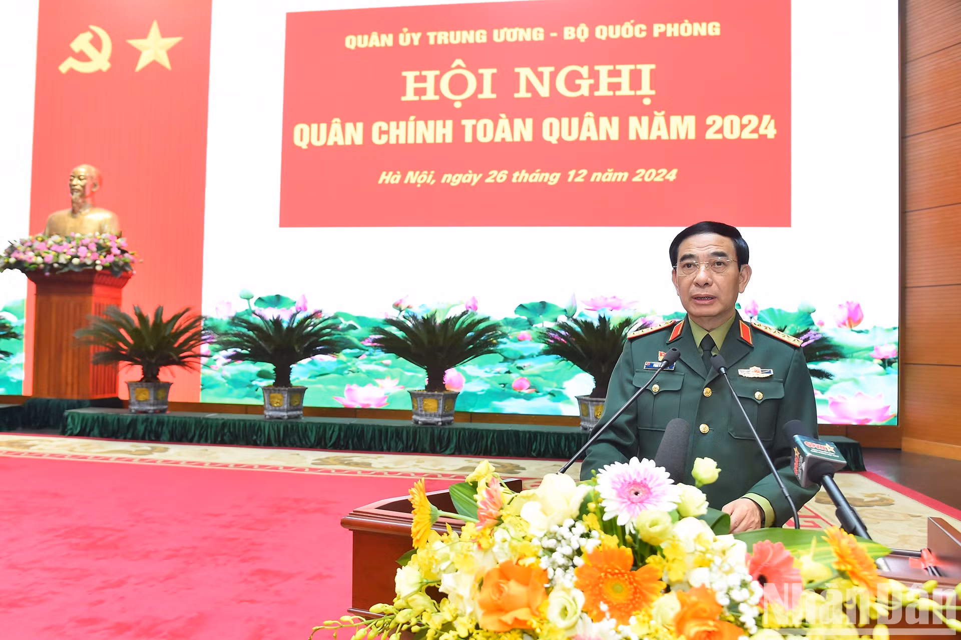 El ministro de Defensa, Phan Van Giang, pronuncia un discurso de apertura. El ministro de Defensa, Phan Van Giang, pronuncia un discurso de apertura.