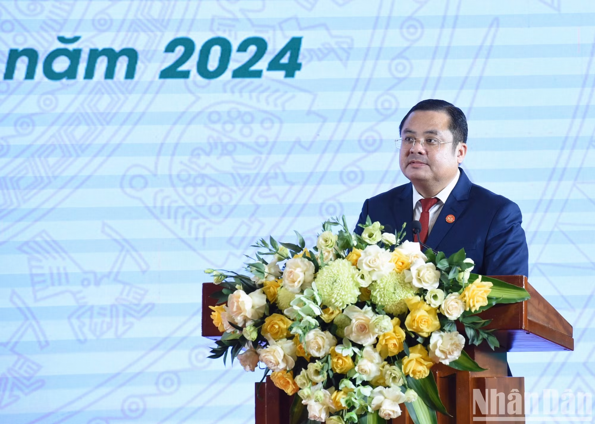 El presidente del Grupo Nacional de Químicas, Phung Quang Hiep, pronuncia un discurso.