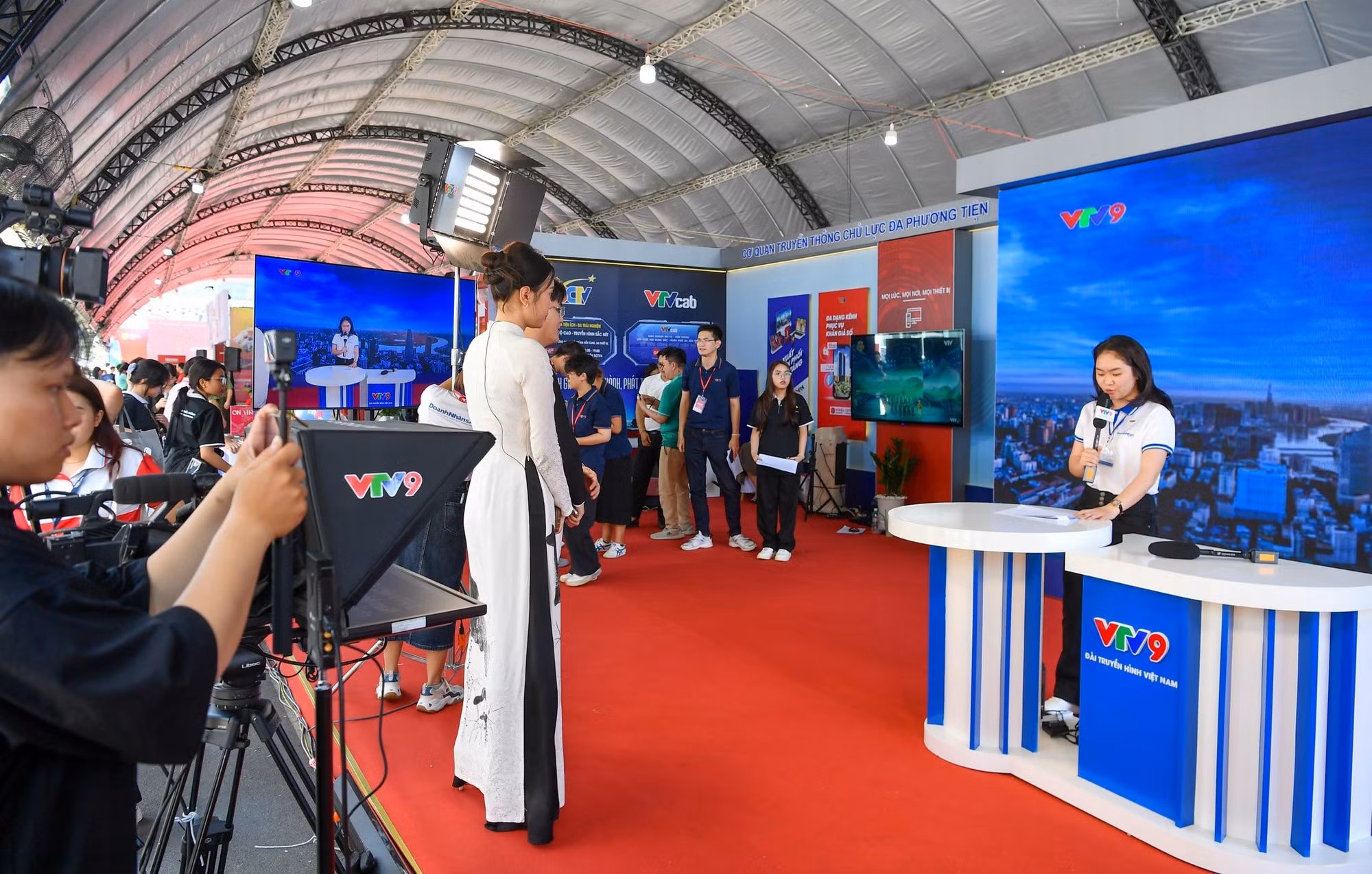 El stand de la Televisión de Vietnam.