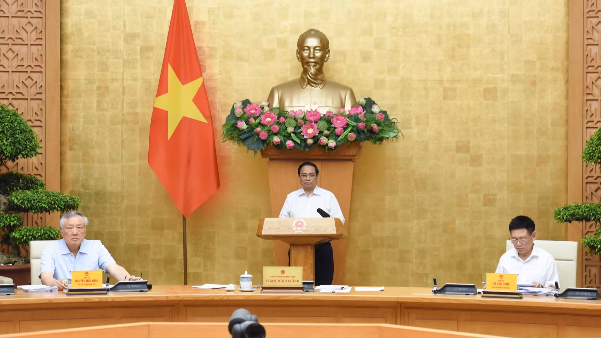 [Foto] Premier vietnamita preside reunión del Gobierno sobre elaboración de leyes