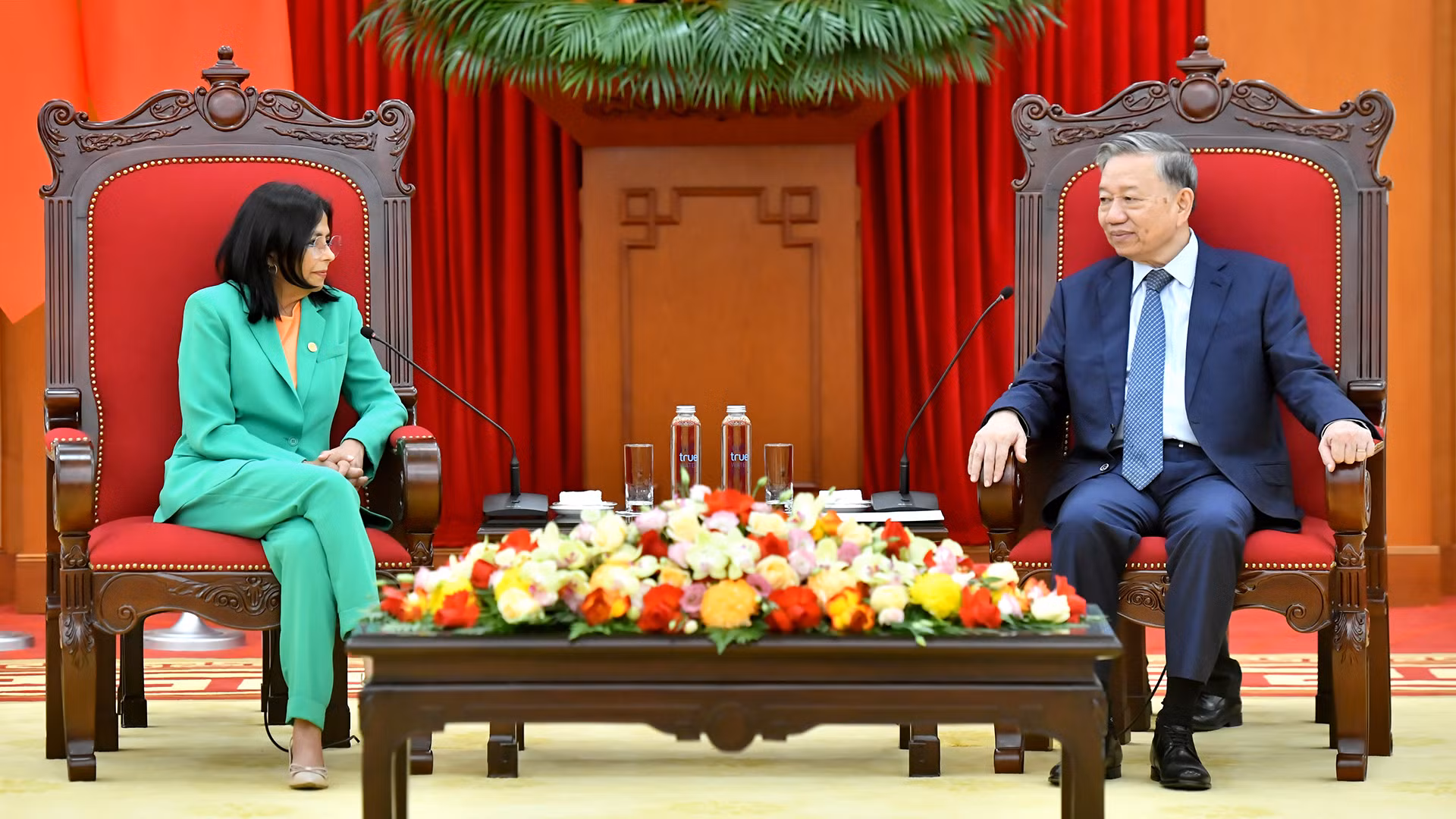 [Foto] Máximo dirigente partidista de Vietnam recibe a vicepresidenta ejecutiva de Venezuela
