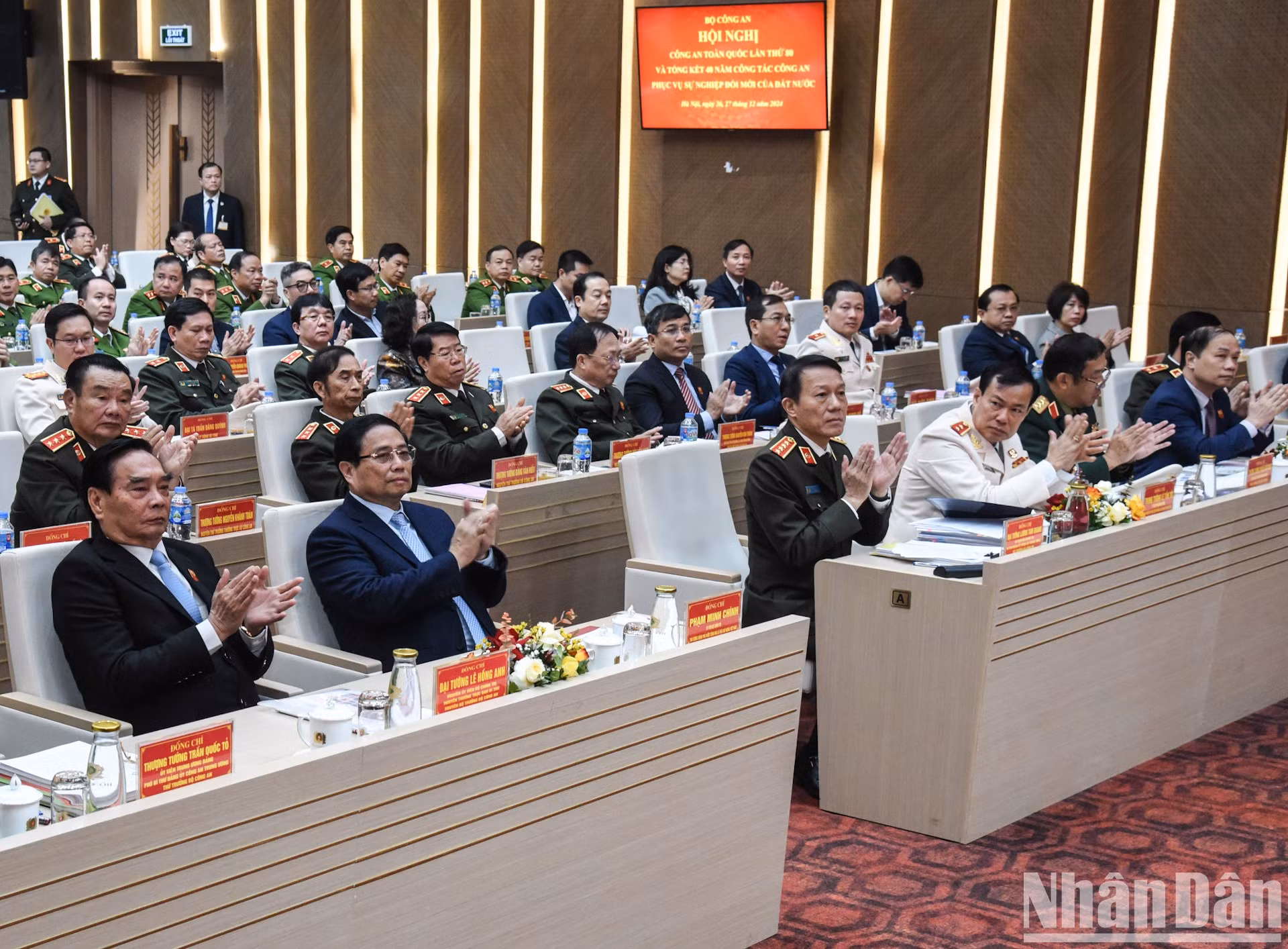 El primer ministro vietnamita, Pham Minh Chinh, y los delegados en el evento.
