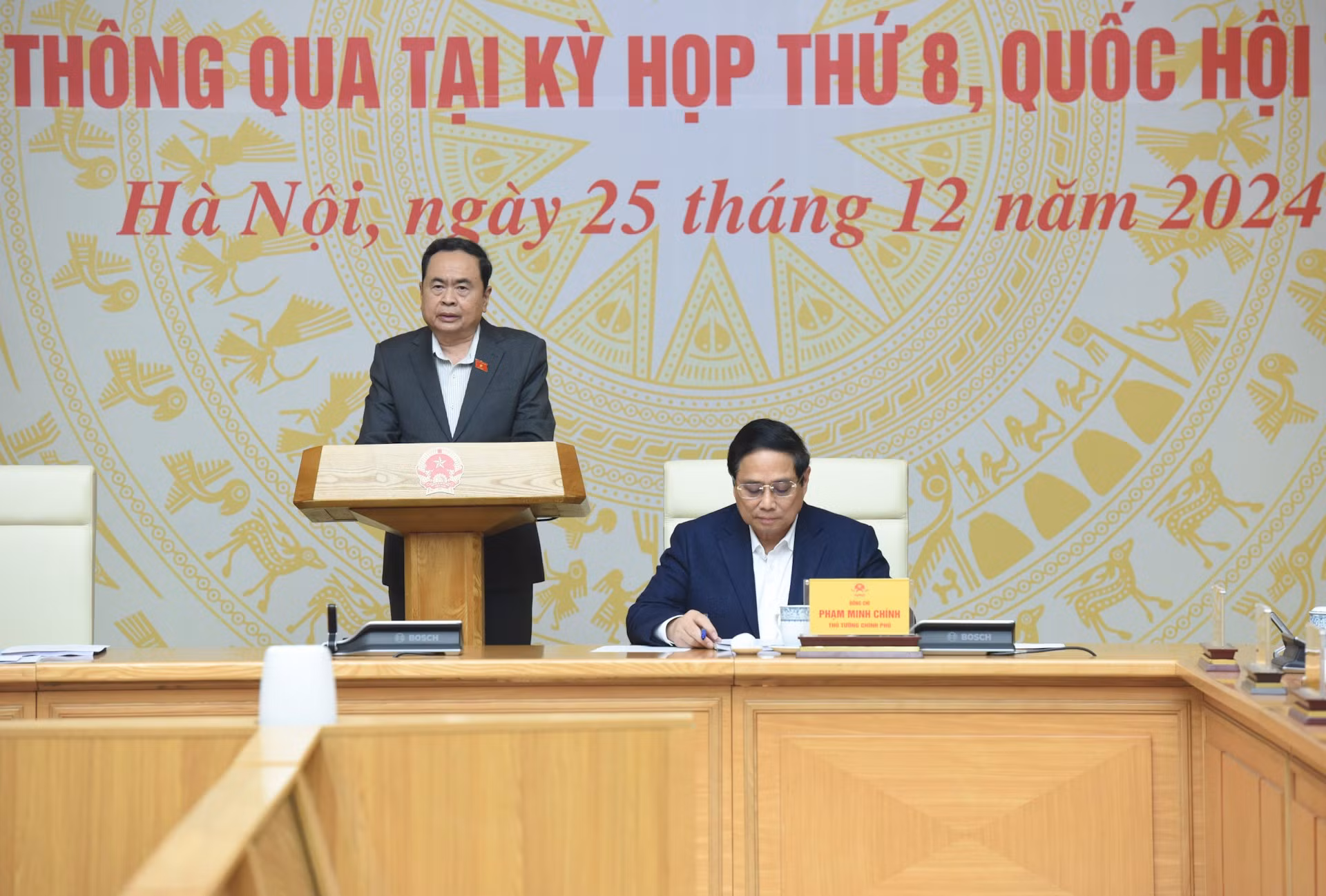 El presidente de la Asamblea Nacional, Tran Thanh Man, interviene en el acto. El presidente de la Asamblea Nacional, Tran Thanh Man, interviene en el acto.