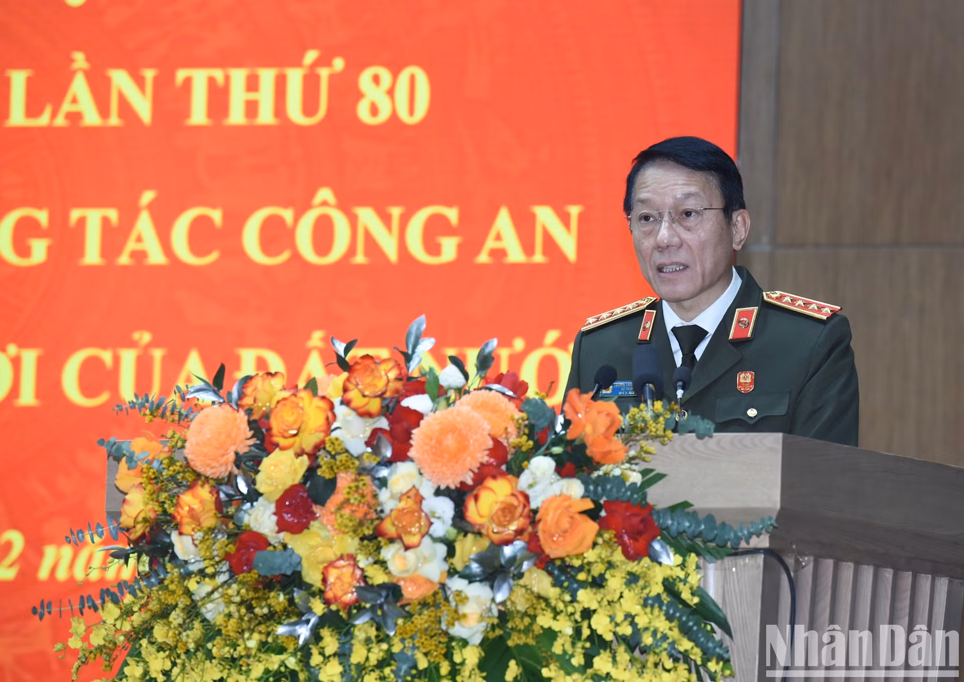 El ministro de Seguridad Pública, Luong Tam Quang, habla en la cita.