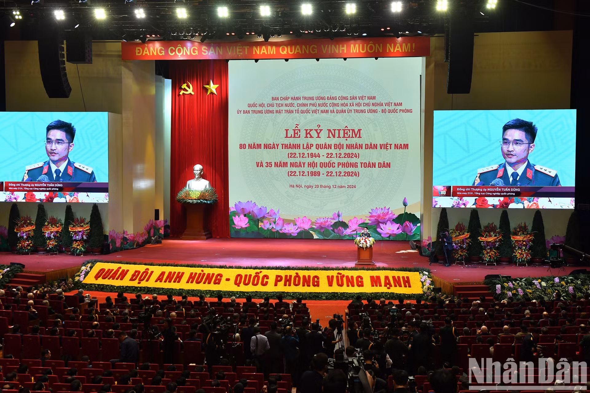 El teniente mayor Nguyen Tuan Dung, asistente del Departamento de Ingeniería Tecnológica de la Fábrica Z131 de la Administración de Industria de Defensa, interviene en la ceremonia.