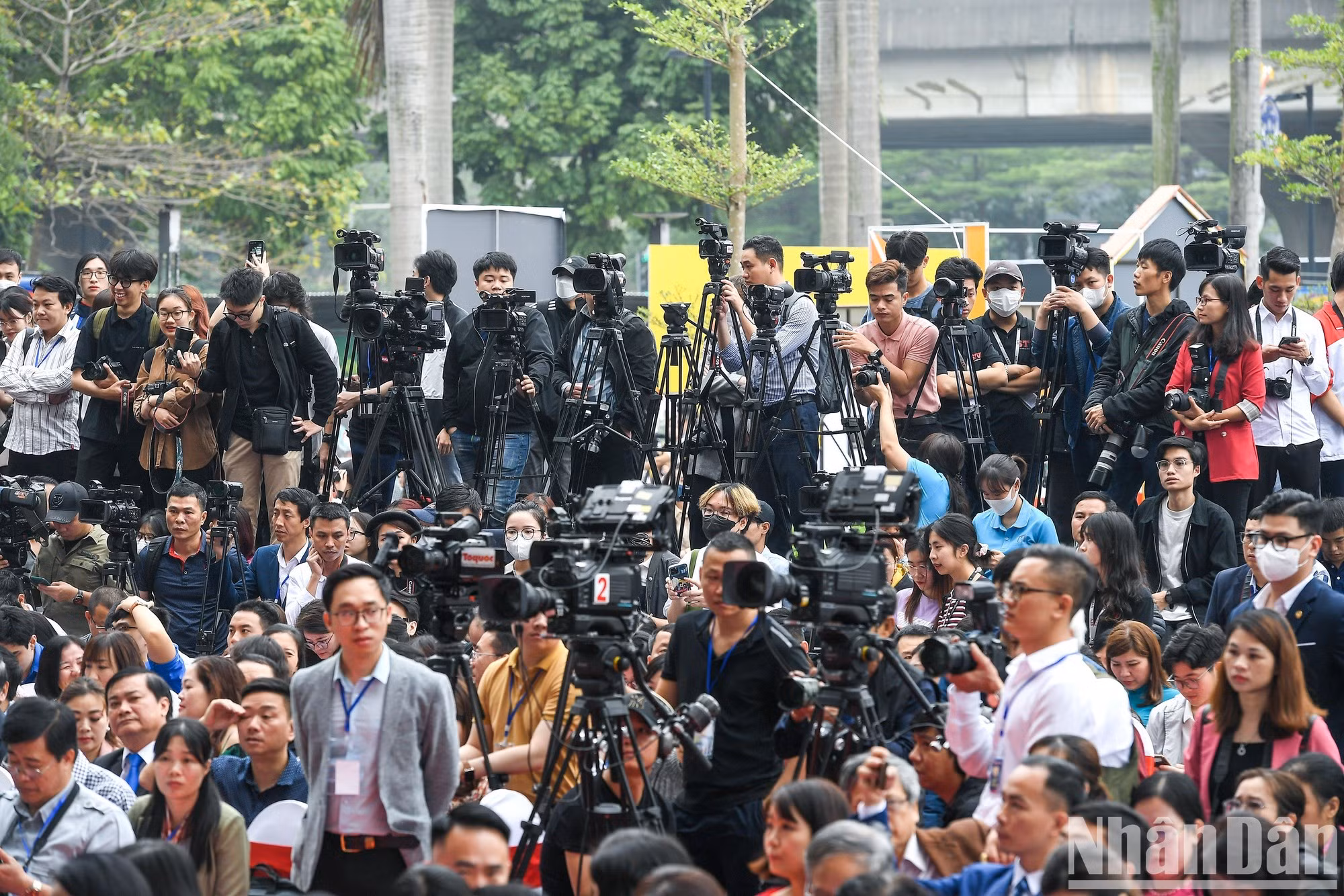 El Festival Nacional de Prensa de Vietnam 2023 es el mayor de su historia. Según el Comité Organizador, el evento atrae 87 puestos exhibidos periódicos de primavera y publicaciones de prensa destacadas en 2022 y el primer trimestre de 2023.