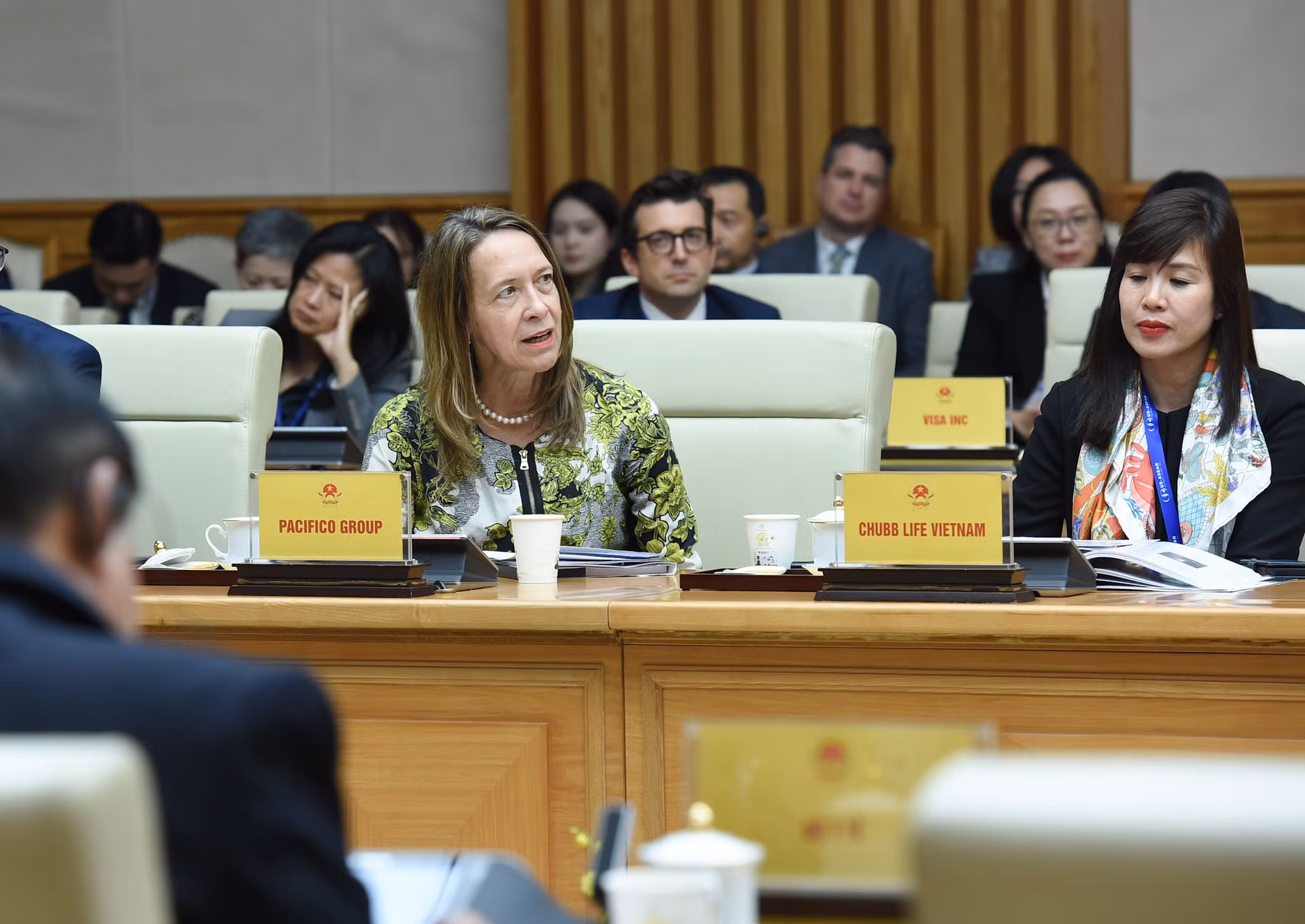 Un representante de las empresas estadounidenses habla en la cita.