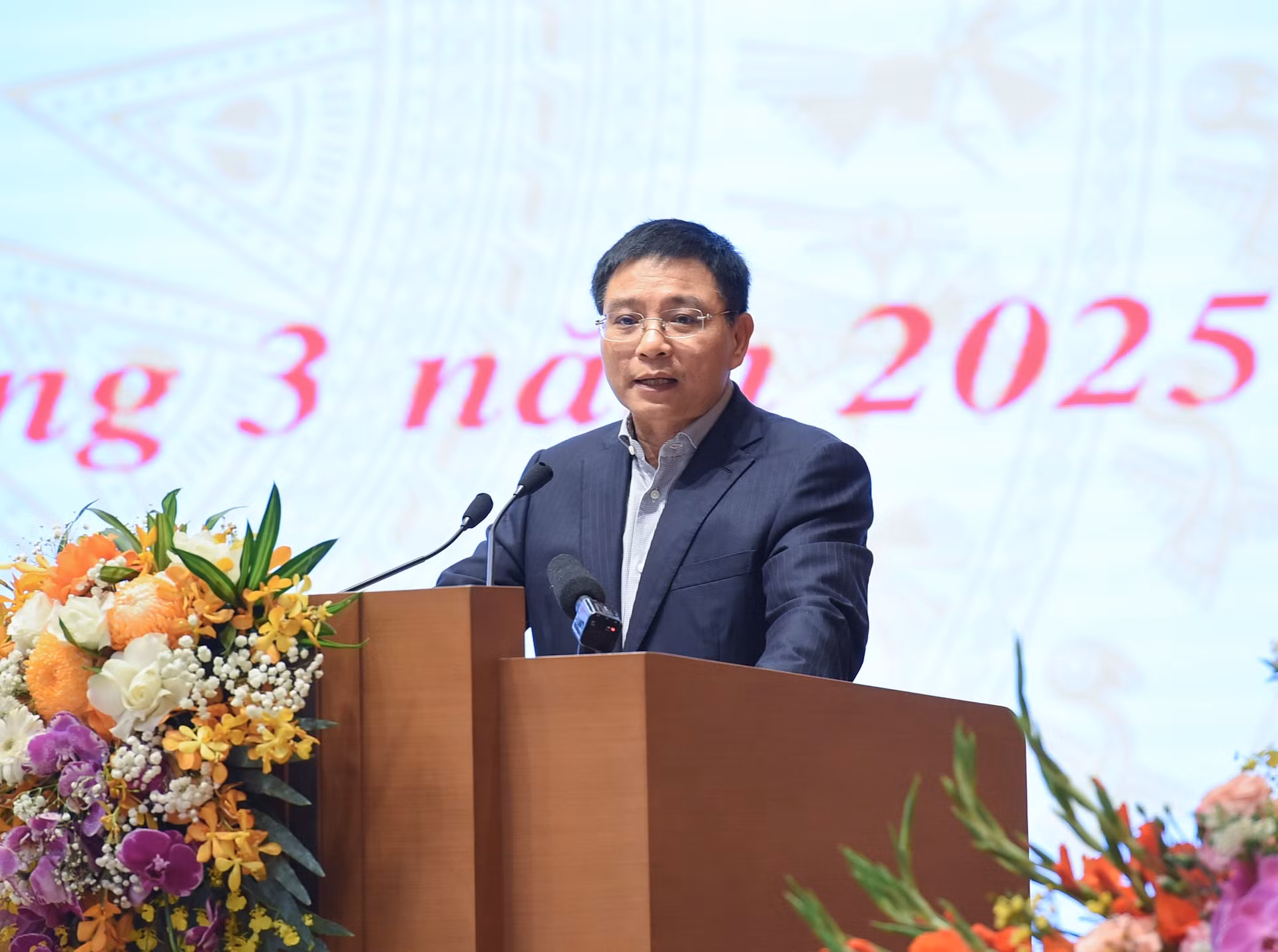 El ministro de Finanzas, Nguyen Van Thang, habla en el acto.
