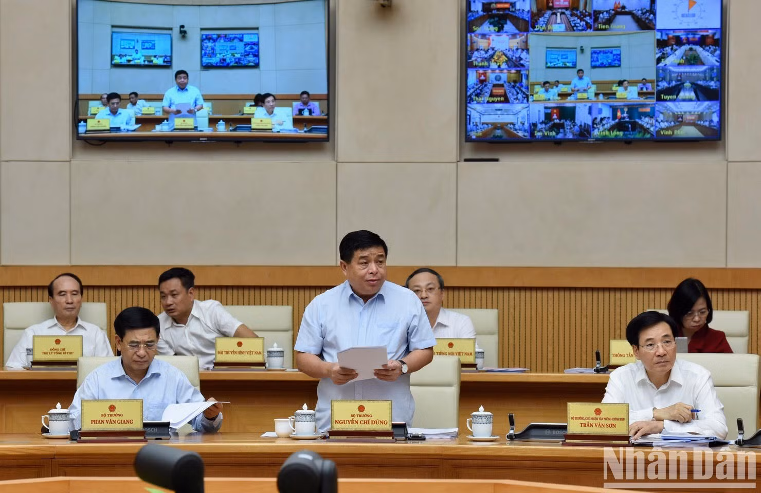 El ministro de Planificación e Inversión, Nguyen Chi Dung, presentó los desafíos durante los últimos tiempos.