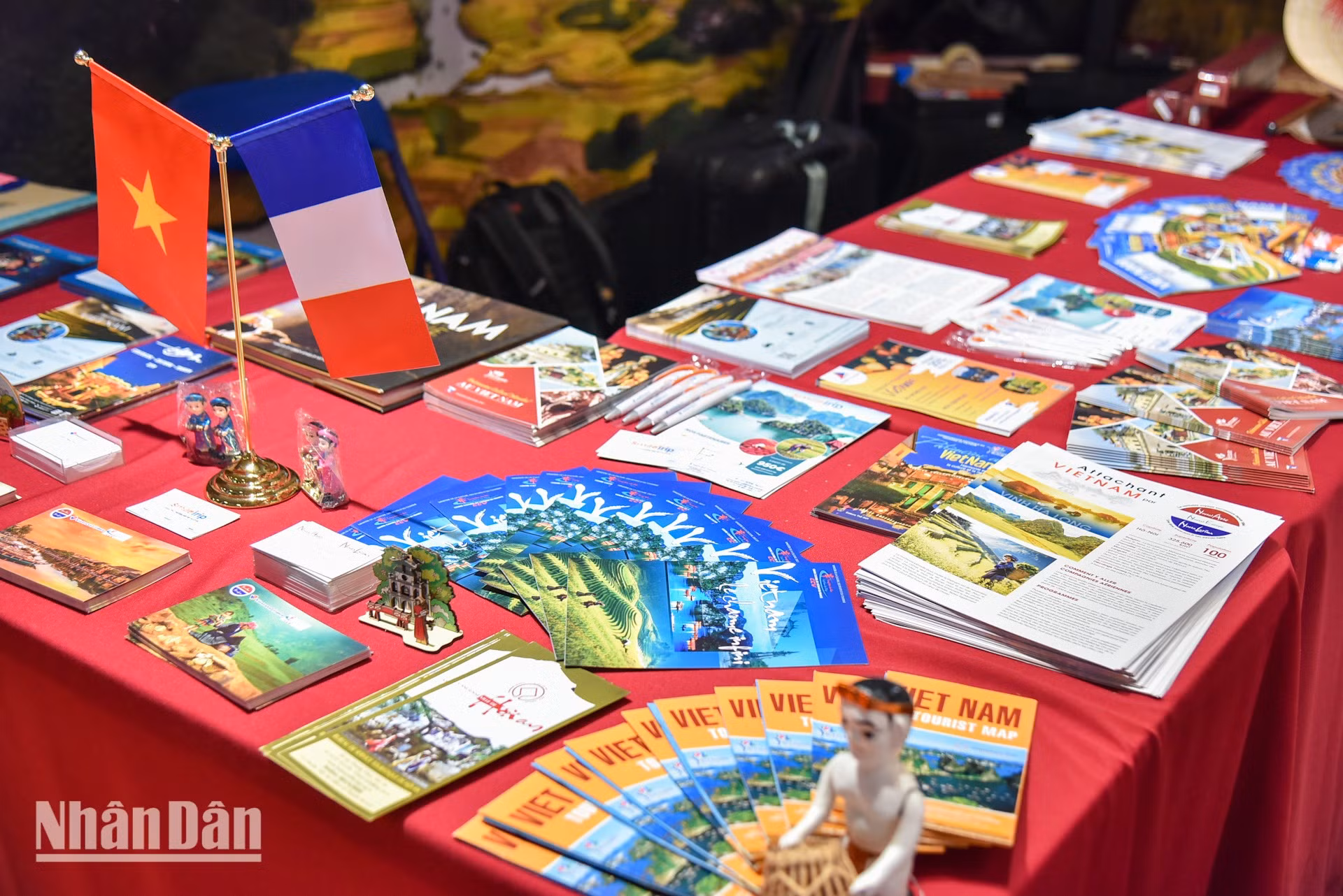 Además, la participación de Vietnam en la Feria Internacional de París es un testimonio de los esfuerzos por fortalecer la cooperación económica y cultural entre Vietnam y Francia.