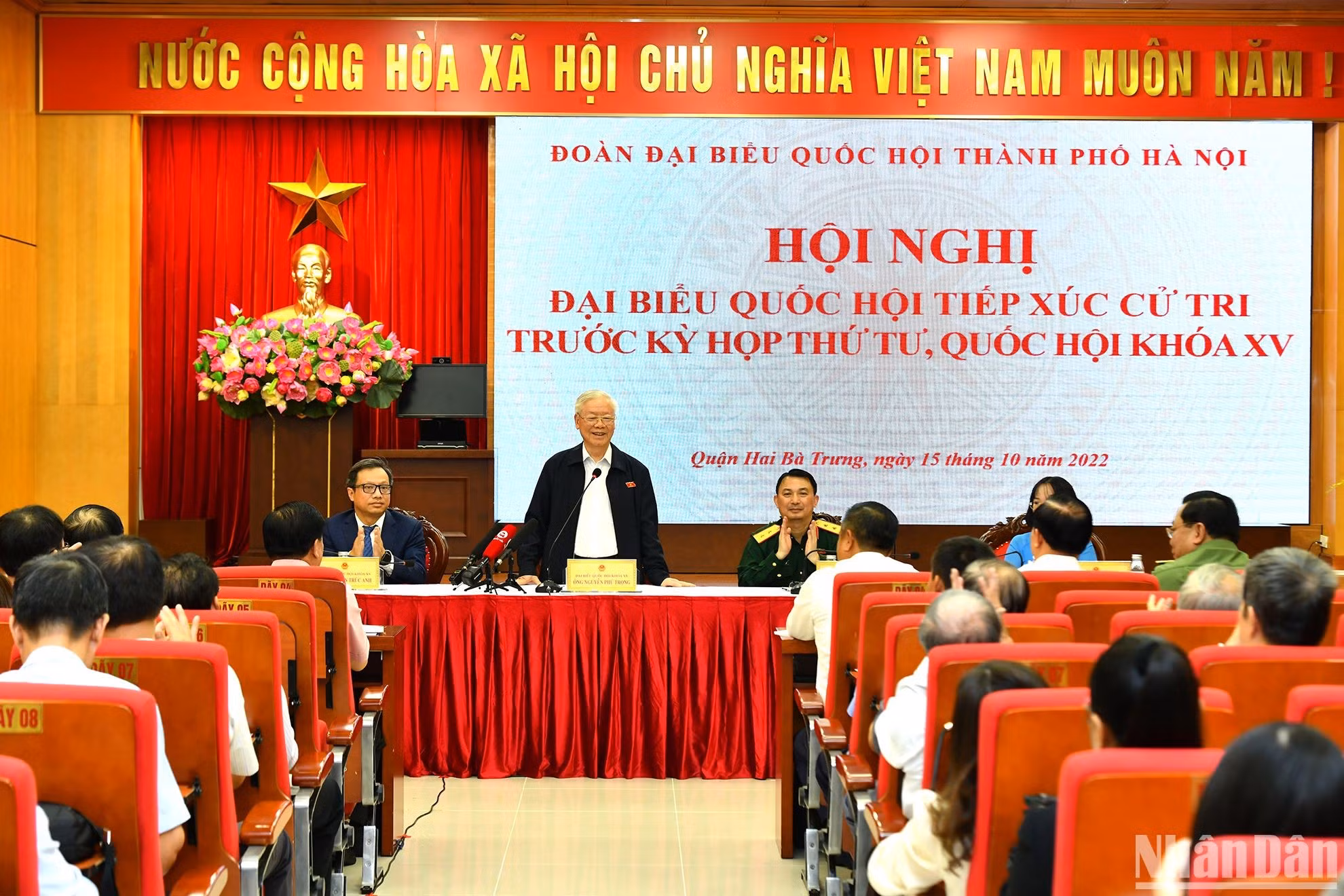 El secretario general Nguyen Phu Trong habla en una reunión con votantes el 15 de octubre de 2022. El secretario general Nguyen Phu Trong habla en una reunión con votantes el 15 de octubre de 2022.