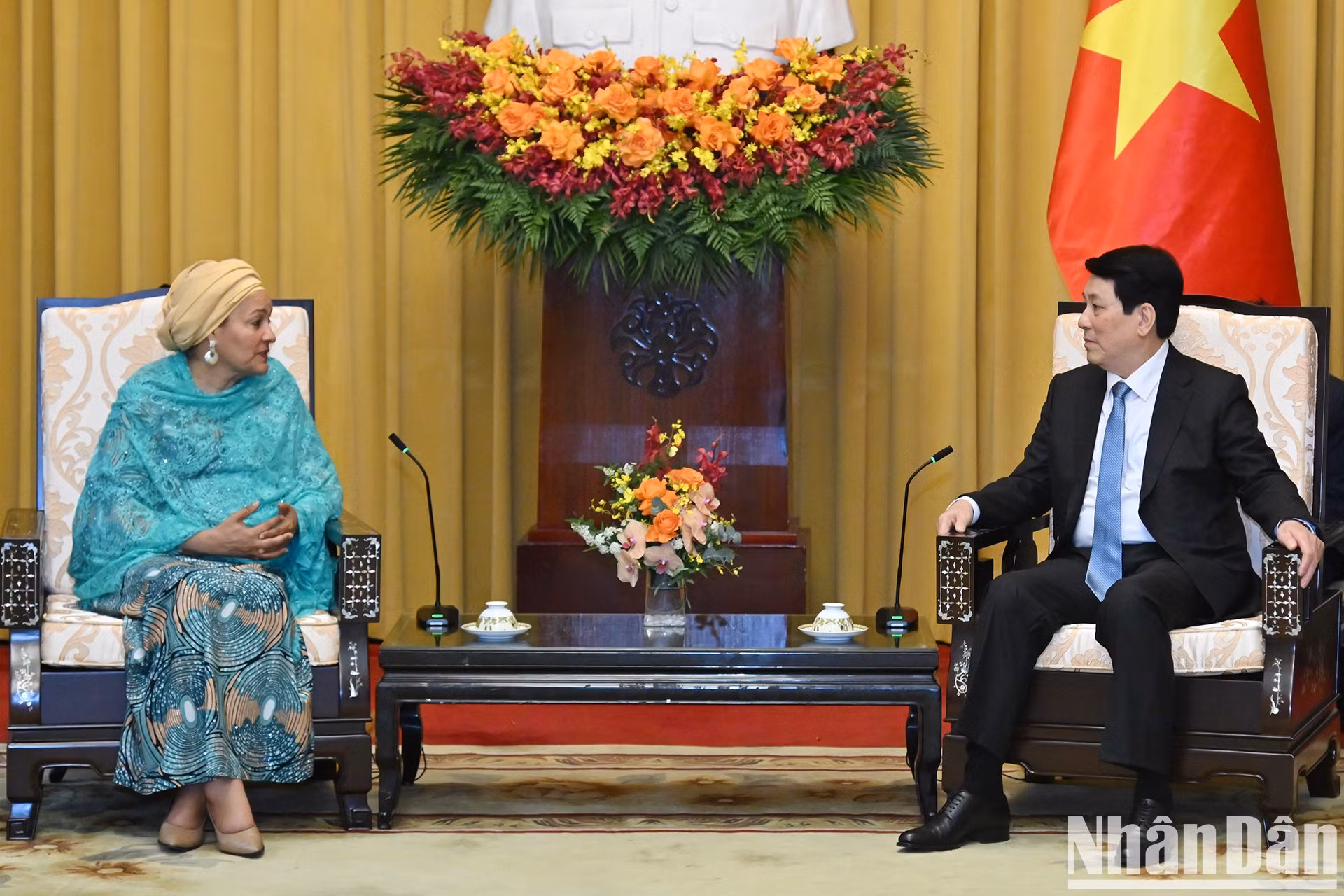 El presidente vietnamita, Luong Cuong, recibe a la vicesecretaria general de la ONU, Amina J. Mohammed.