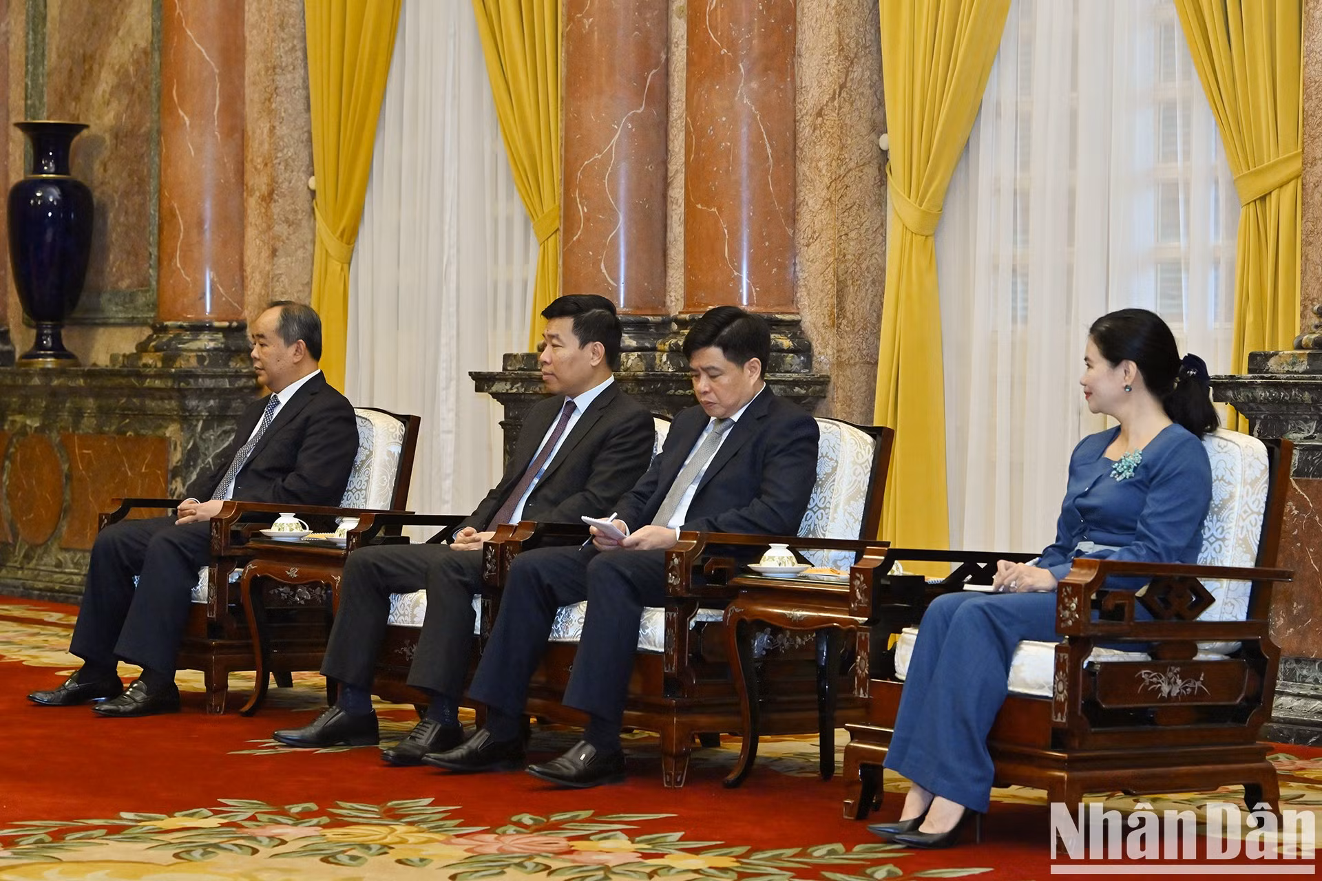 Delegados vietnamitas en la reunión.