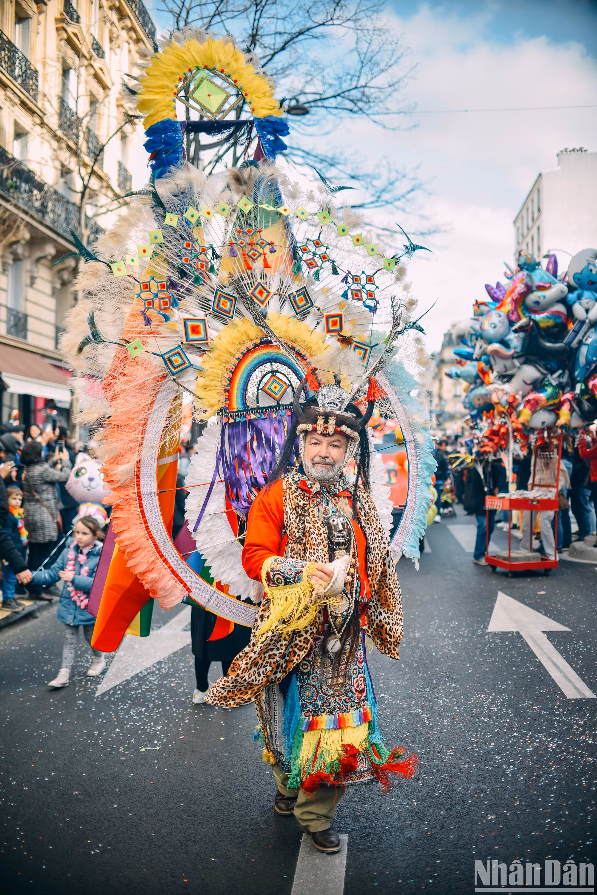 El Carnaval de París se celebró por primera vez en 1739, pero el desfile se hizo popular a mediados del siglo XIX, con procesiones a bordo de carruajes, decorados con coloridos adornos y lluvias de confeti.