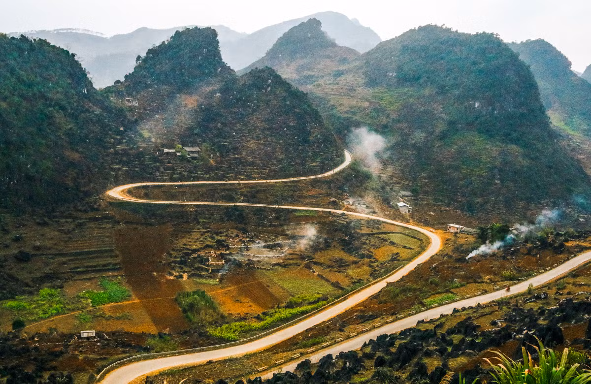La meseta recosa de Dong Van fue reconocida por la Unesco como Geoparque Global en octubre de 2010, primero en Vietnam y segundo en el Sudeste Asiático.
