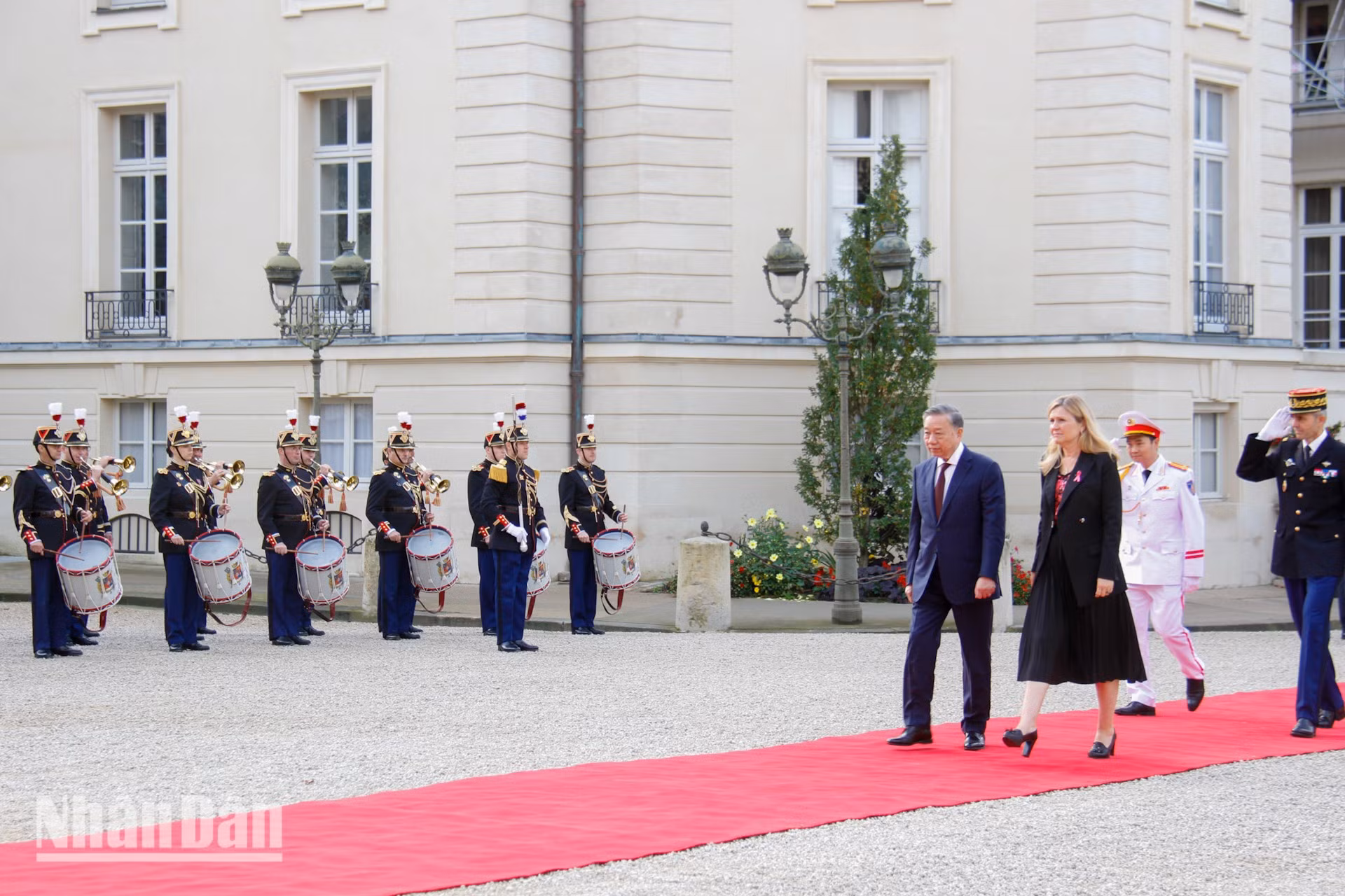 [Foto] Máximo dirigente vietnamita se reúne con presidenta de Asamblea Nacional francesa ảnh 3