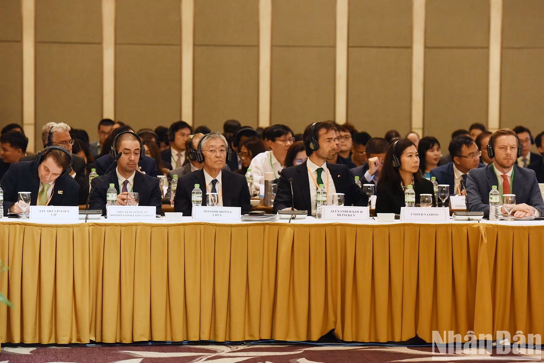 Delegados en el Foro.