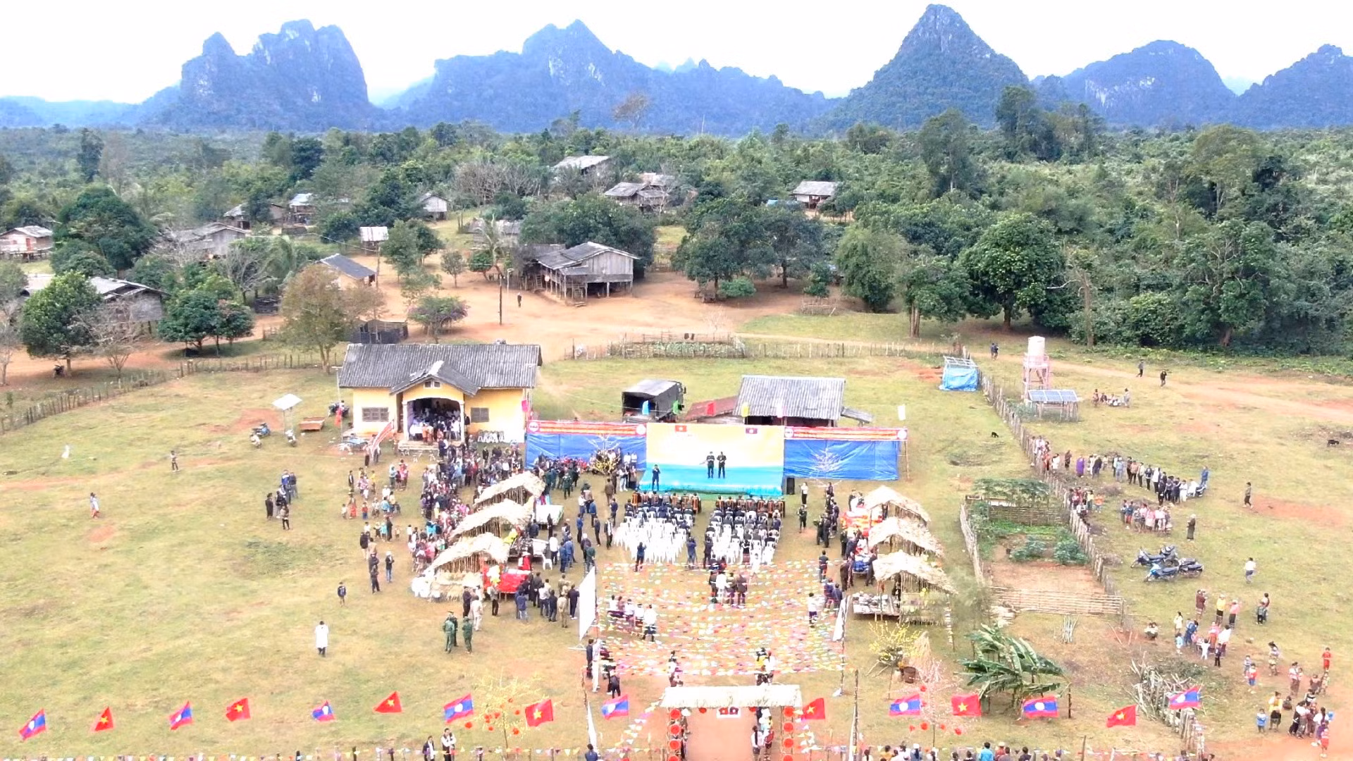 [Foto] Se estrecha la solidaridad entre las localidades de Vietnam y Laos