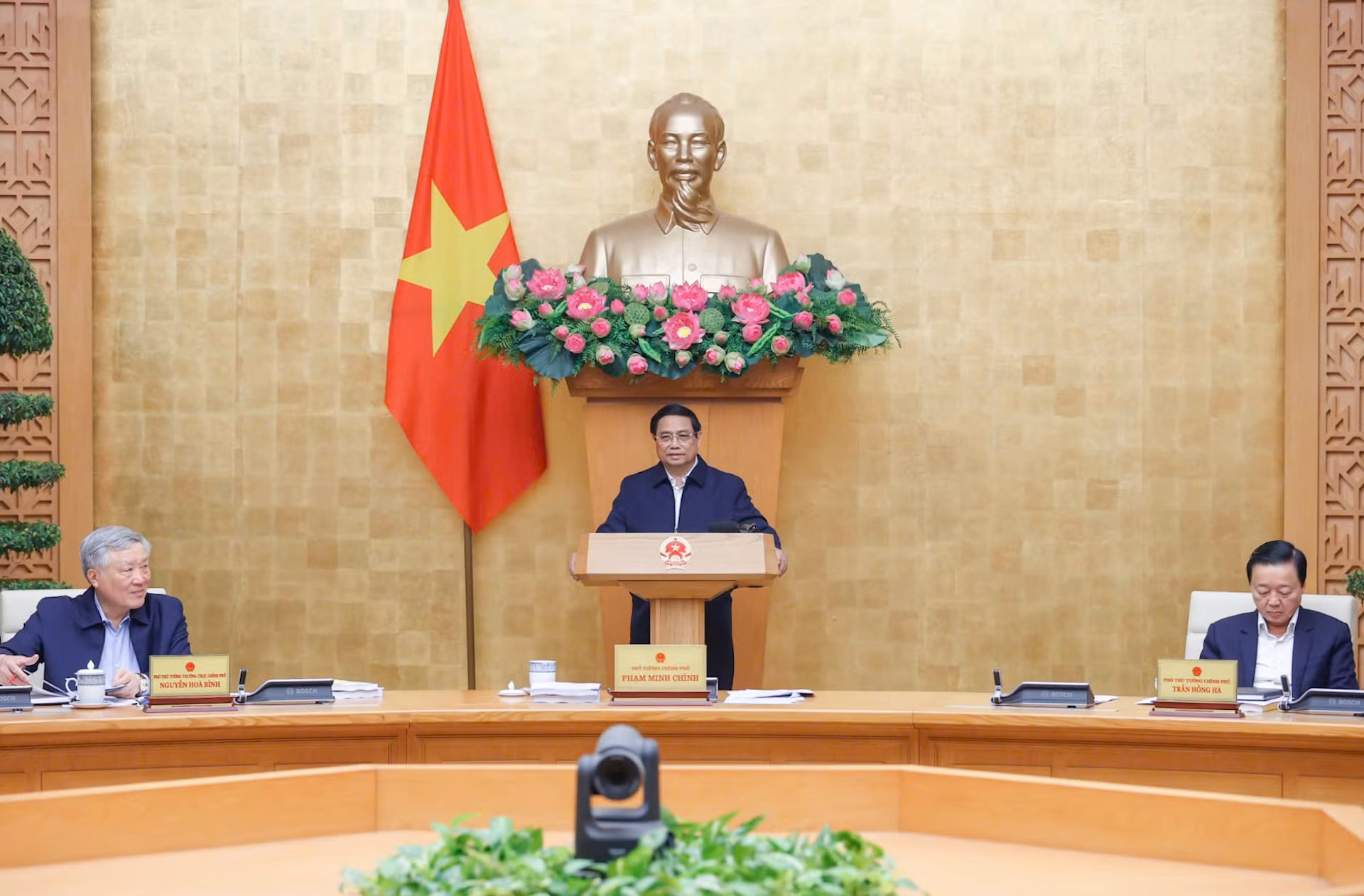 [Foto] Premier vietnamita preside reunión temática sobre elaboración de leyes en enero de 2025