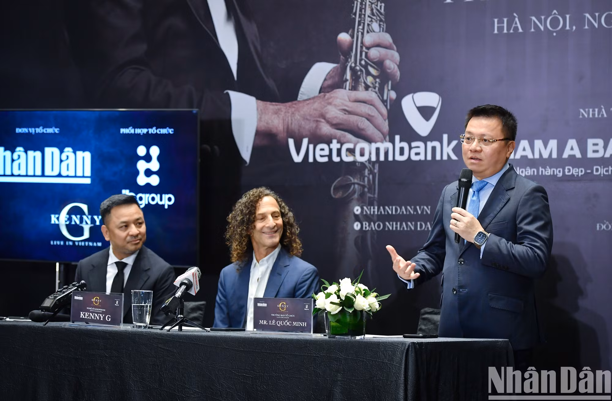 Le Quoc Minh, presidente de la Asociación de periodistas de Vietnam y jefe del comité directivo del programa habla en el evento.