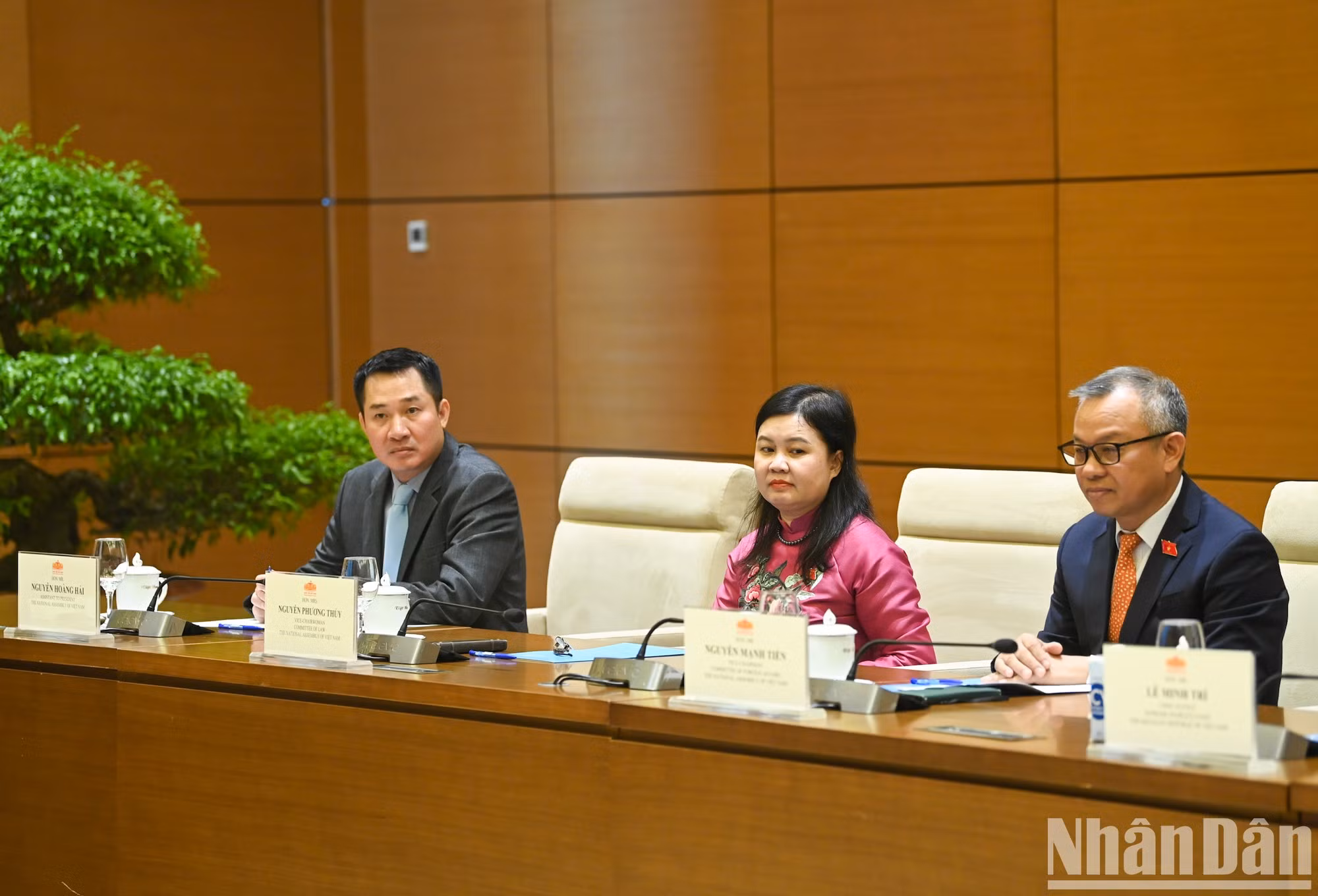 Delegados vietnamitas en la reunión.