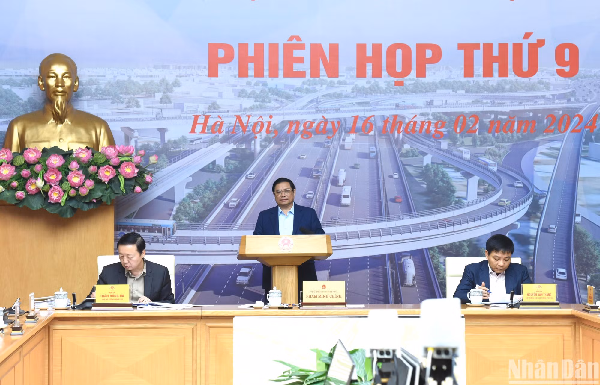 El premier vietnamita, Pham Minh Chinh, preside el evento.