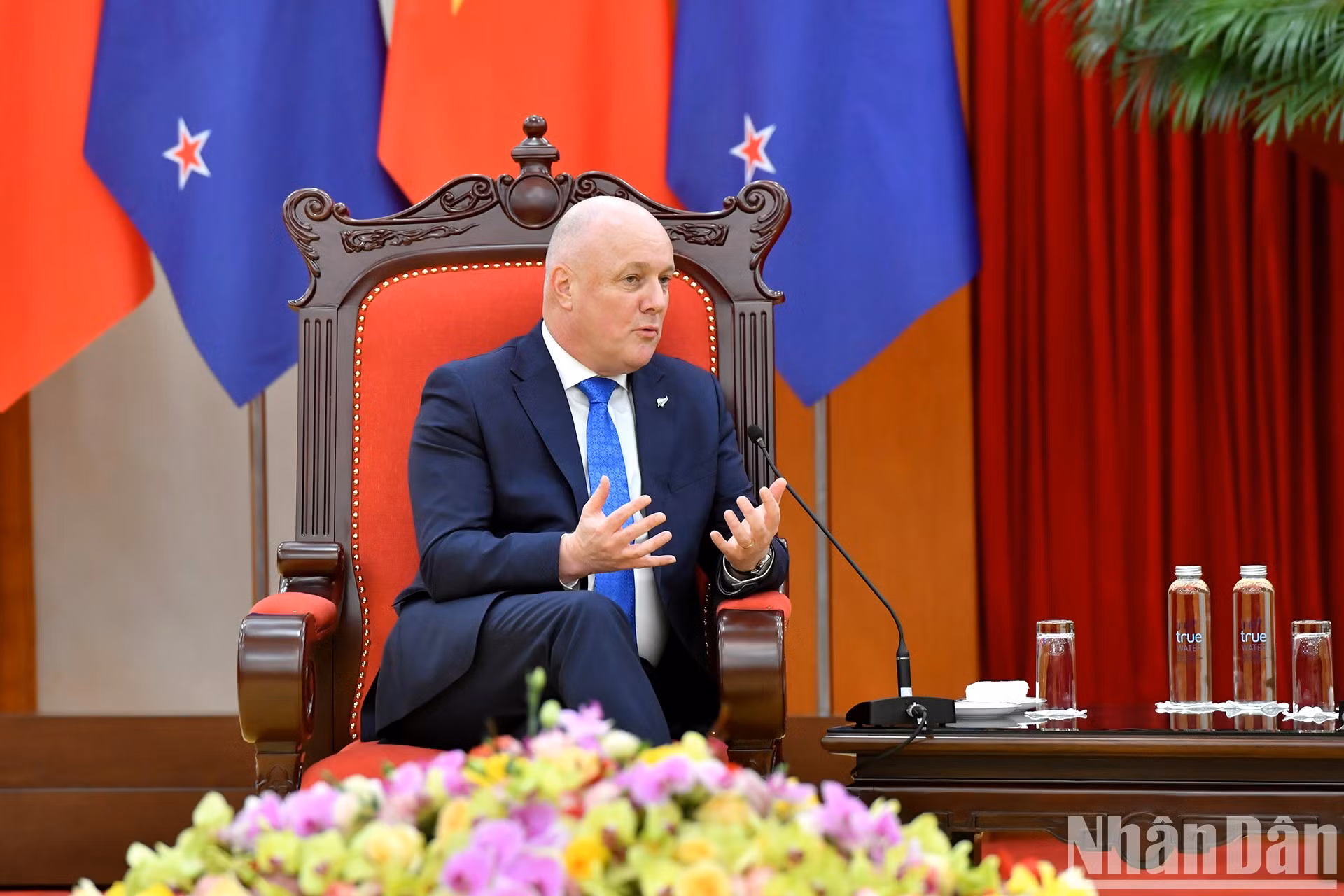 El primer ministro de Nueva Zelanda, Christopher Luxon, interviene en el acto.
