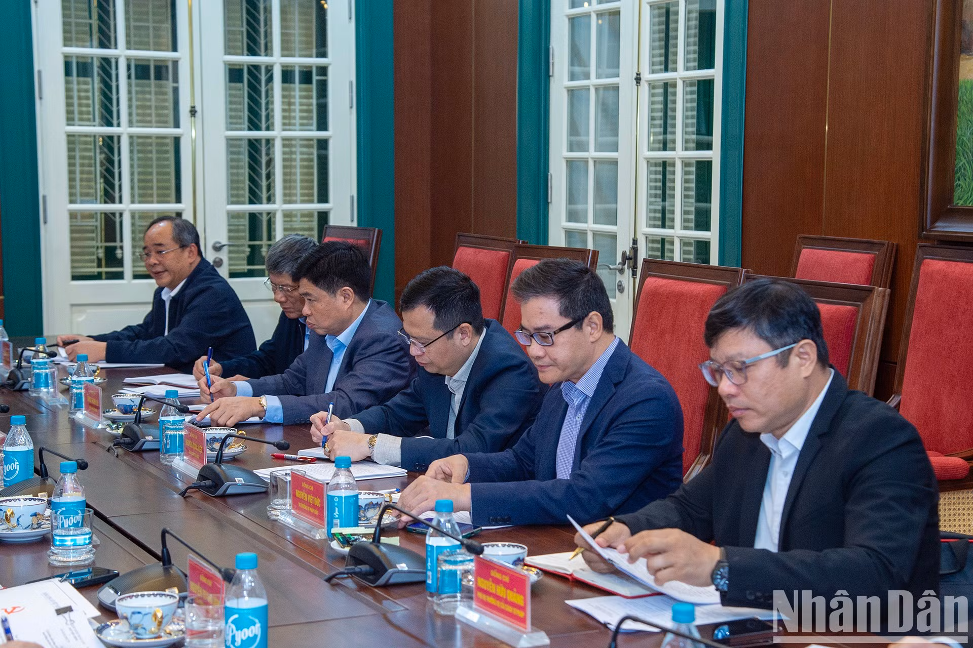 Los representantes de la Oficina Presidencial y la Comisión de Asuntos Internos del Comité Central del Partido Comunista de Vietnam.