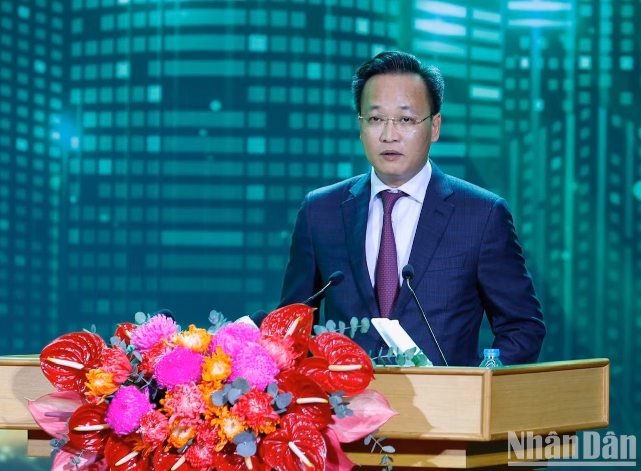 El secretario del Comité Provincial del Partido, Nguyen Huu Nghia.