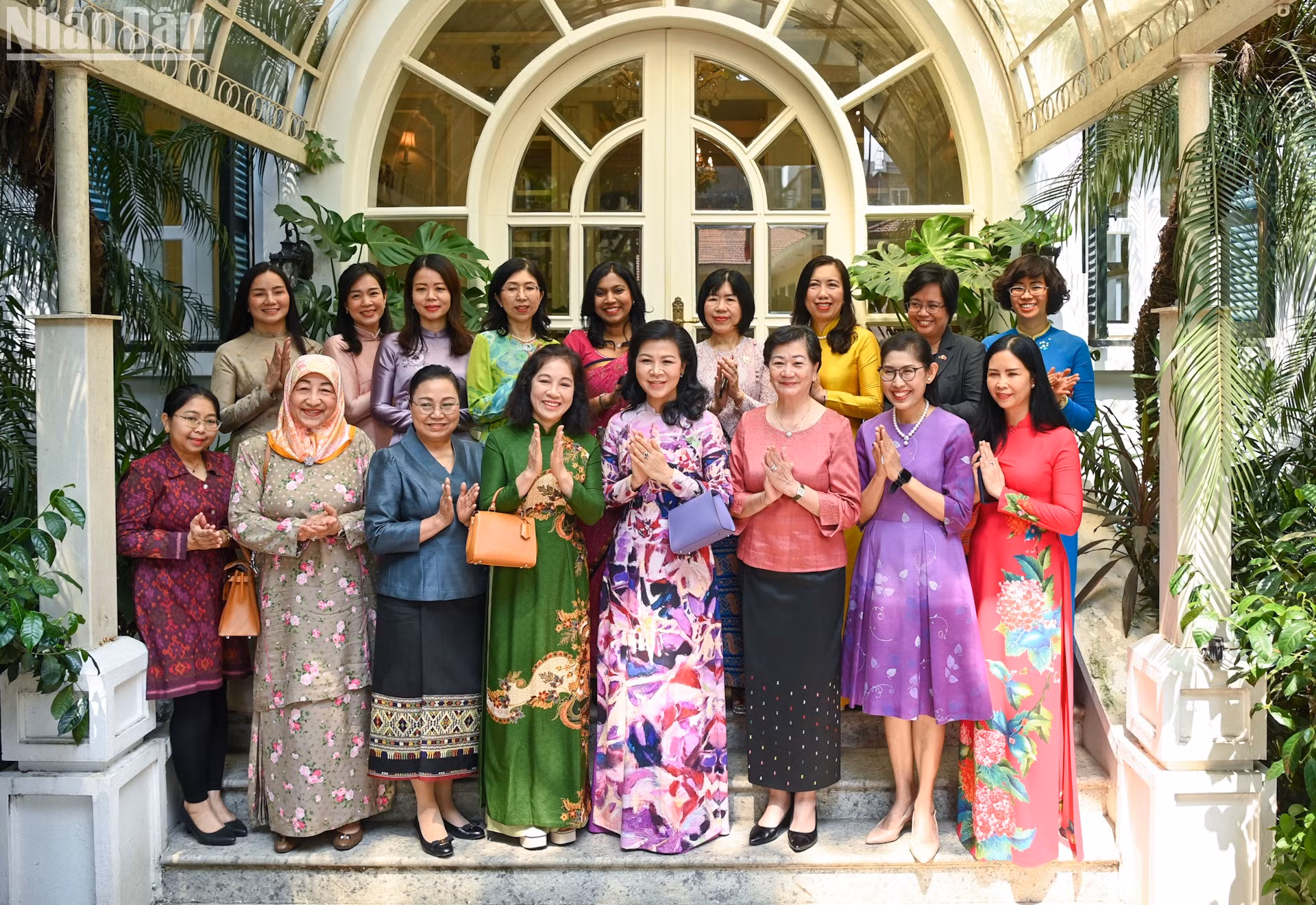 [Foto] Esposa del máximo dirigente vietnamita se reúne con Grupo de Mujeres de la Comunidad de la Asean