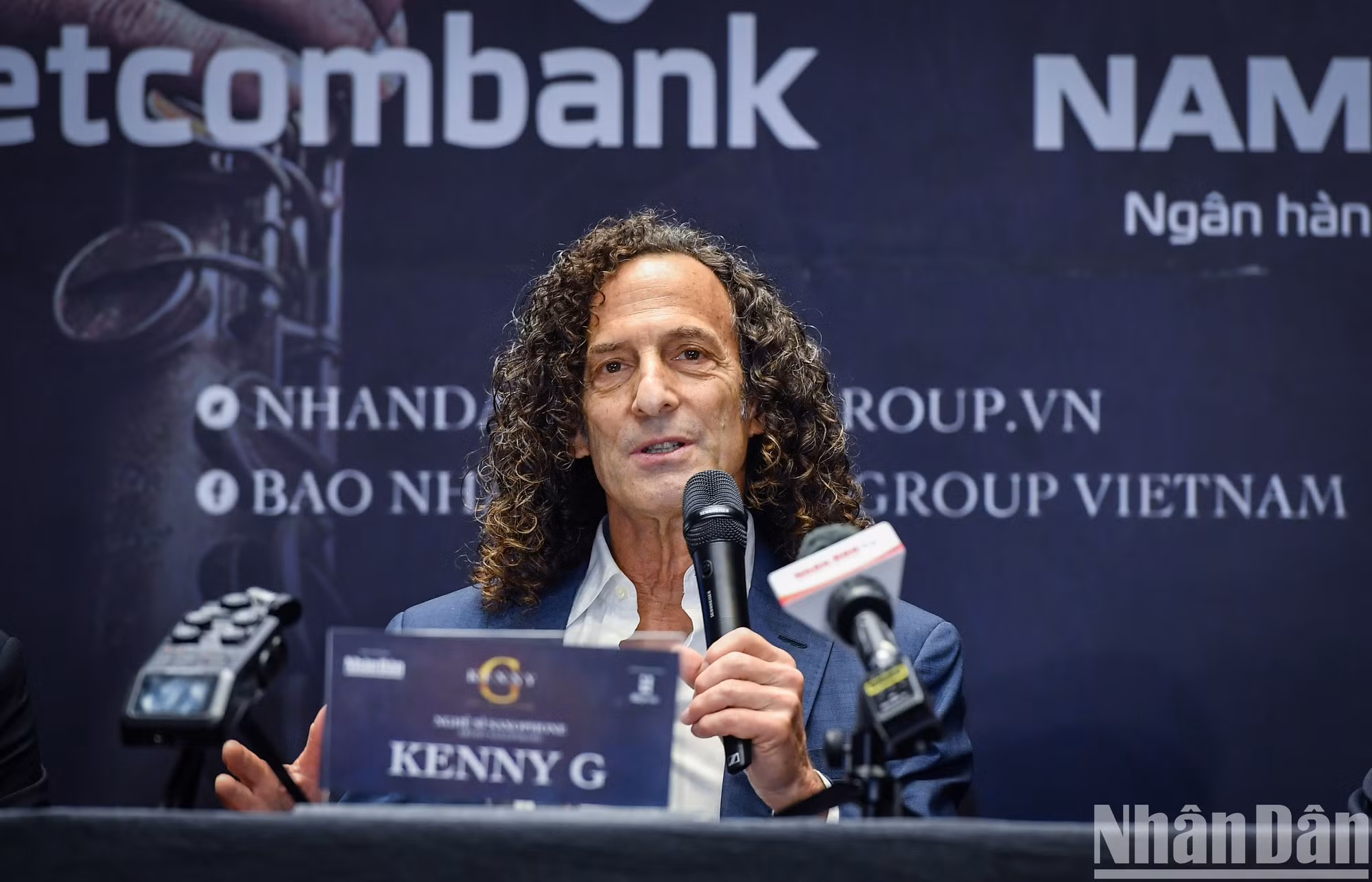 Kenny G expresa su sorpresa por el entusiasmo del público vietnamita. Espera celebrar más conciertos en Vietnam en el futuro, quizá no cada cinco años, sino cada tres o menos.