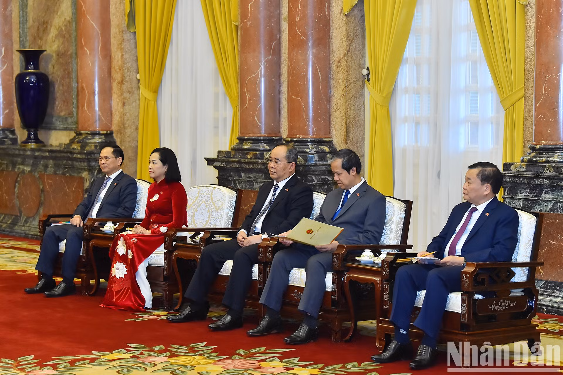 Delegados vietnamitas en el acto.