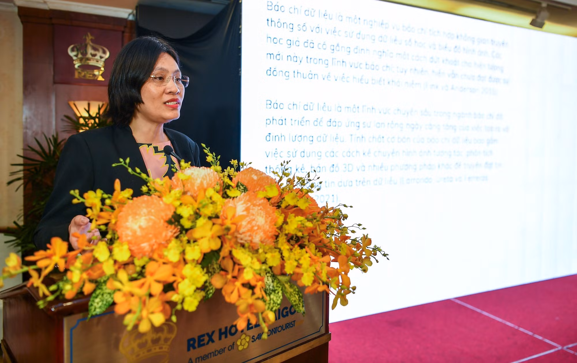 La maestra Tran Le Thuy afirmó que el periodismo está experimentando una profunda transformación gracias al avance de la tecnología digital. La maestra Tran Le Thuy afirmó que el periodismo está experimentando una profunda transformación gracias al avance de la tecnología digital.