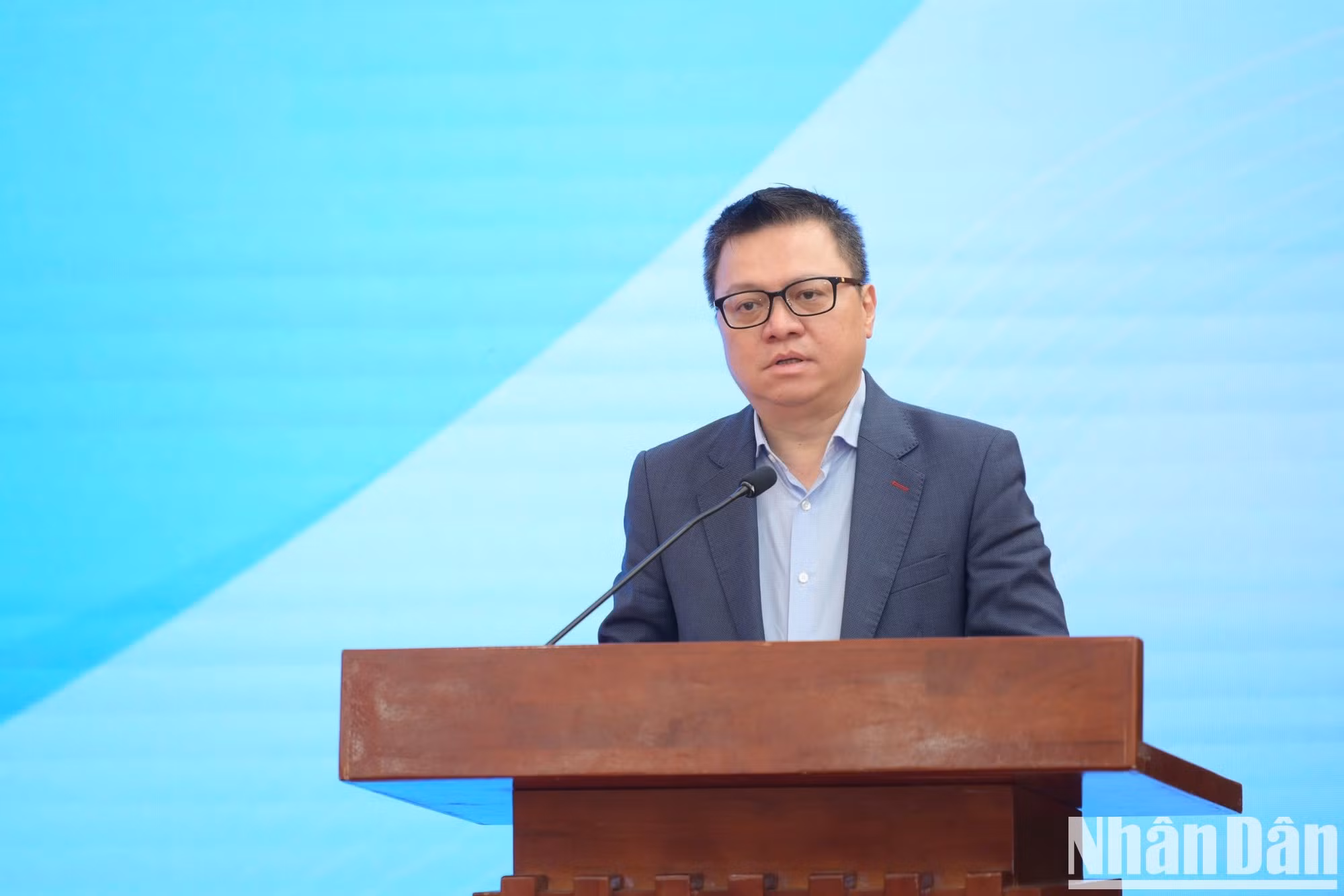 Le Quoc Minh, presidente-editor del periódico Nhan Dan miembro del Comité Central del Partido Comunista de Vietnam (PCV) y subjefe de la Comisión de Propaganda y Movilización de Masas, y titular de la Asociación de Periodistas del país. Le Quoc Minh, presidente-editor del periódico Nhan Dan miembro del Comité Central del Partido Comunista de Vietnam (PCV) y subjefe de la Comisión de Propaganda y Movilización de Masas, y titular de la Asociación de Periodistas del país.
