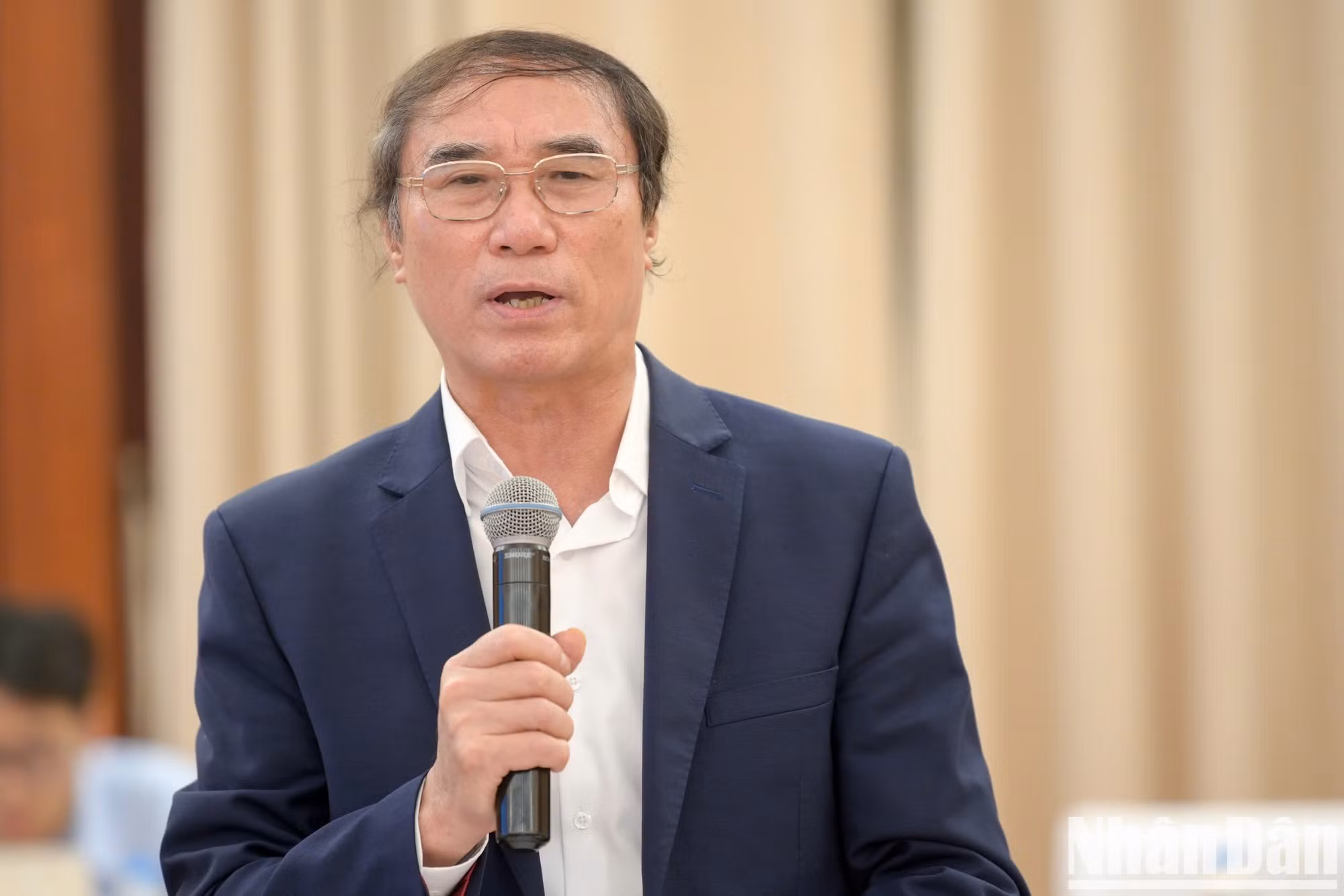 El doctor Nguyen Van Phung, consultor de Política fiscal, jefe del Departamento de Apoyo Empresarial de la Asociación de Inversores Extranjeros en Vietnam. El doctor Nguyen Van Phung, consultor de Política fiscal, jefe del Departamento de Apoyo Empresarial de la Asociación de Inversores Extranjeros en Vietnam.
