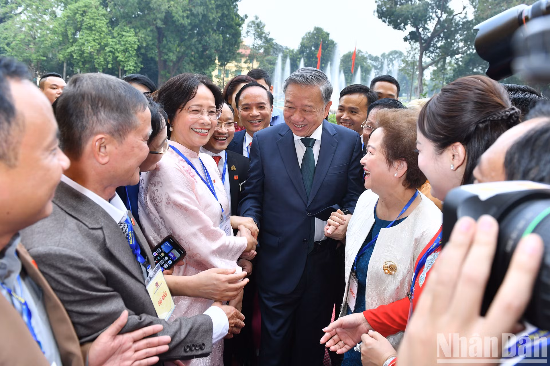 El secretario general del PCV y presidente de Vietnam, To Lam, y destacados empresarios.