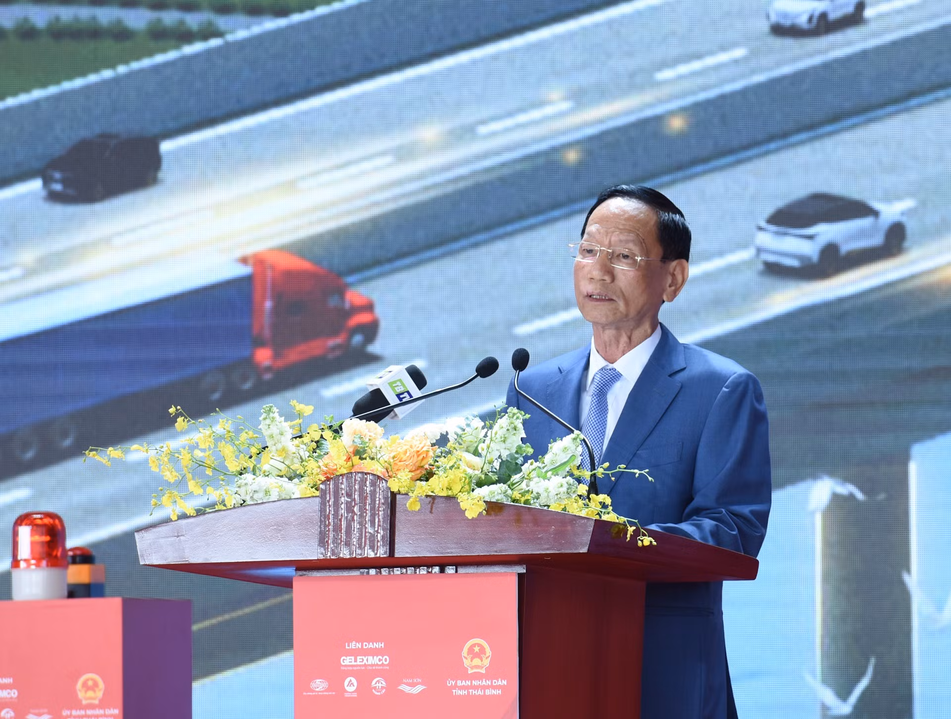 El presidente del grupo Geleximco, Vu Van Tien, habla en el evento.