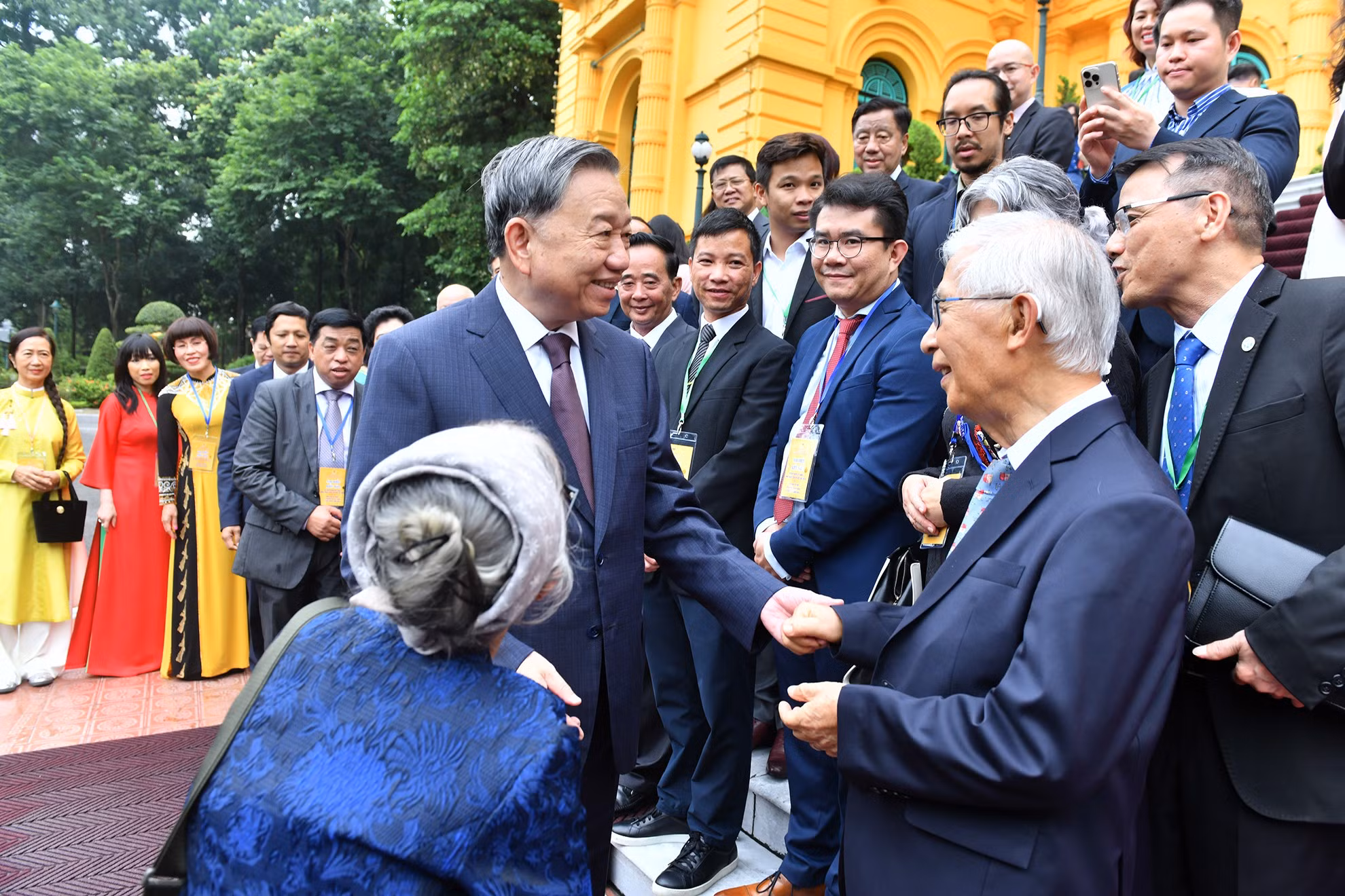 El secretario general del Partido Comunista y presidente de Vietnam, To Lam, y los delegados.