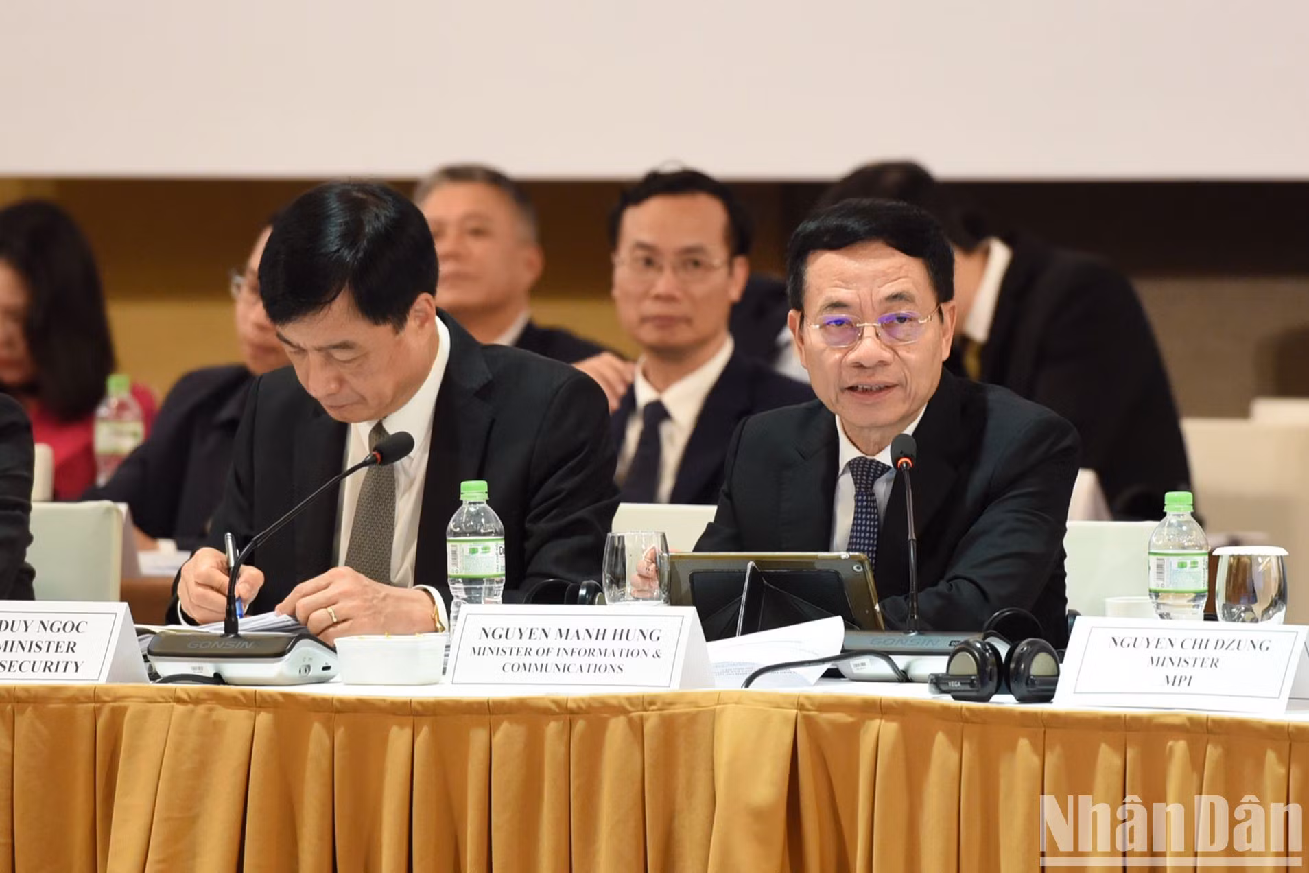 El ministro vietnamita de Información y Comunicación, Nguyen Manh Hung.