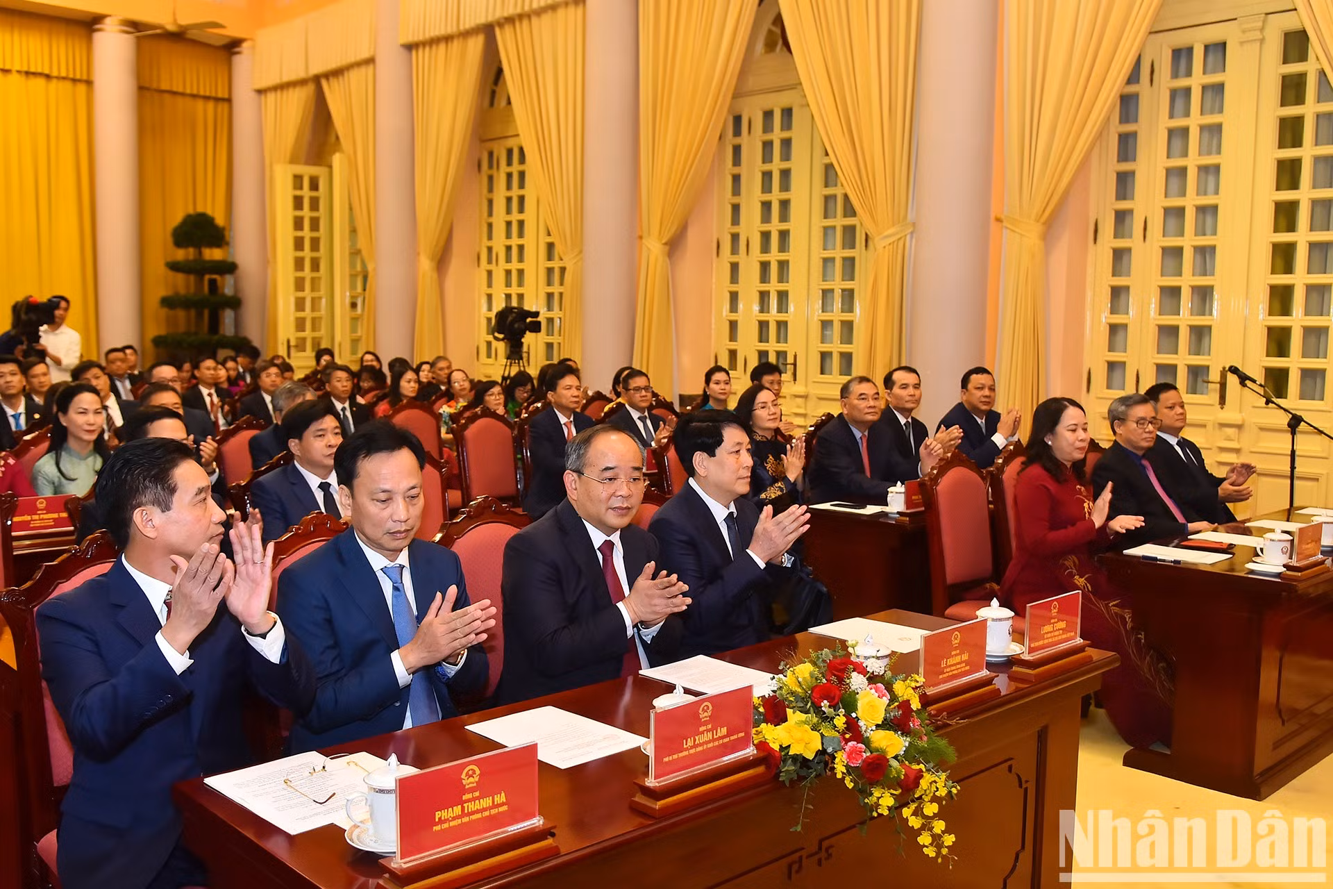 El presidente vietnamita, Luong Cuong, y los delegados. El presidente vietnamita, Luong Cuong, y los delegados.