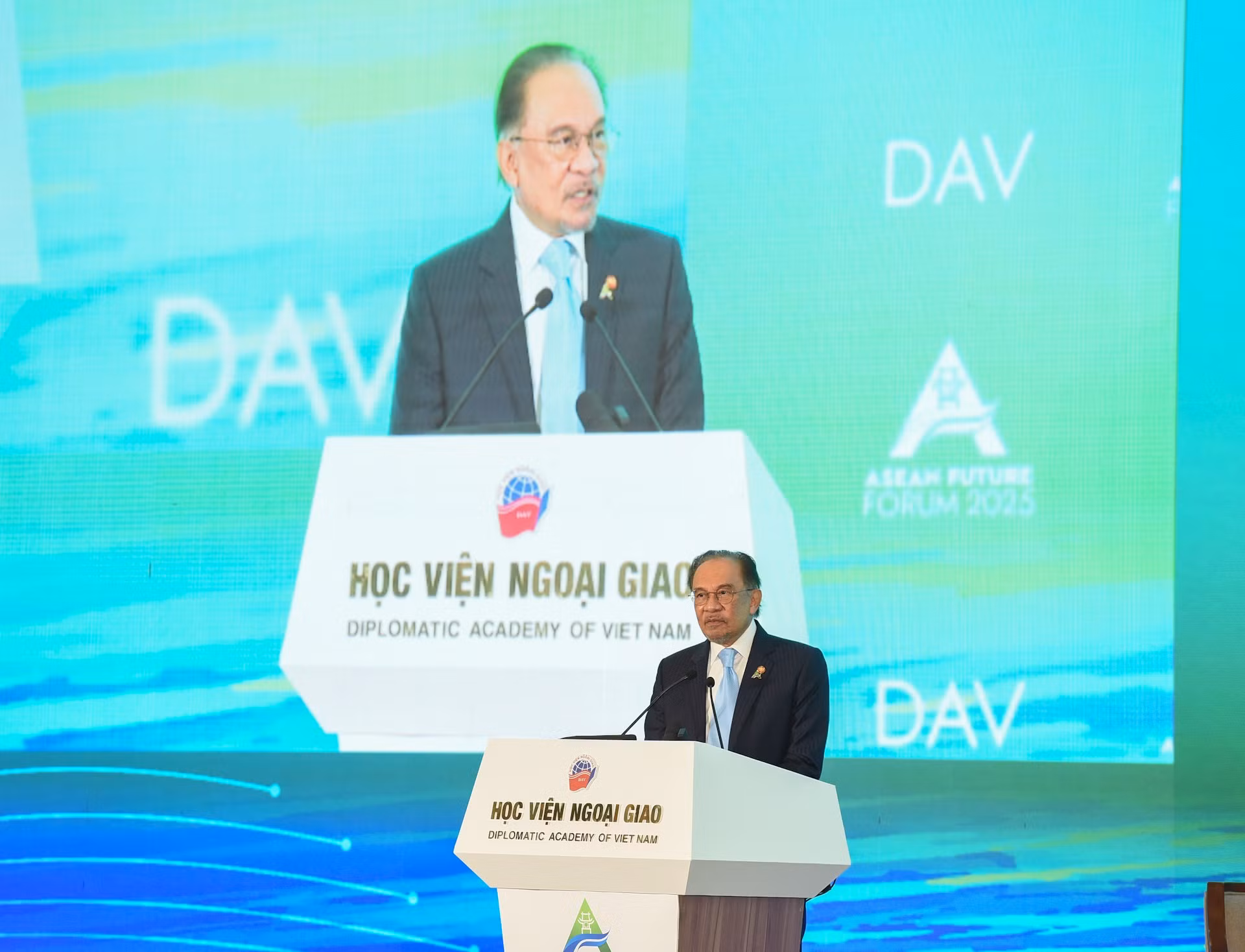 El premier de Malasia, Anwar bin Ibrahim, habla en la cita. El premier de Malasia, Anwar bin Ibrahim, habla en la cita.