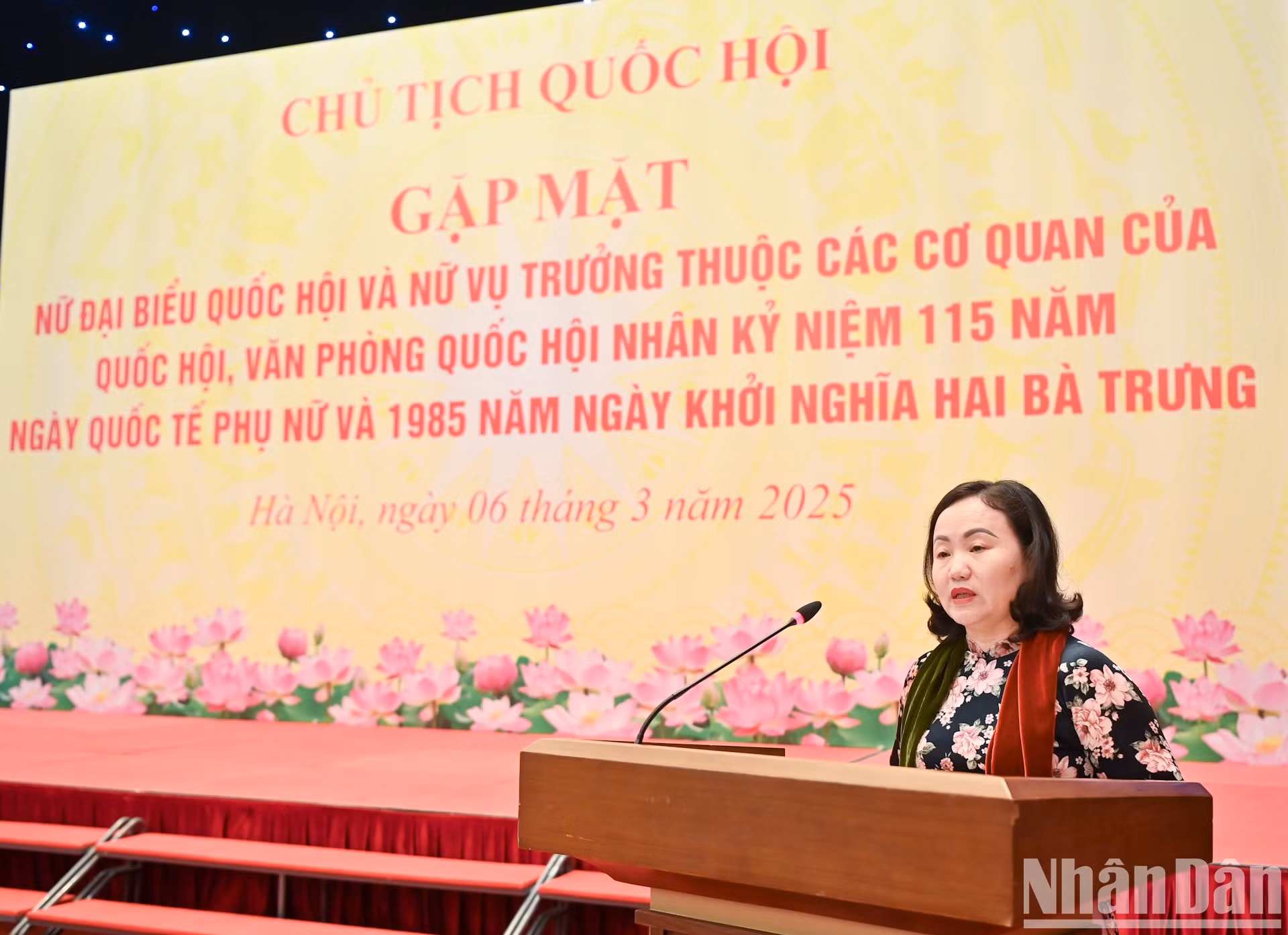 La vicepresidenta del Grupo de Mujeres Parlamentarias, Pham Thuy Chinh, habla en la reunión.
