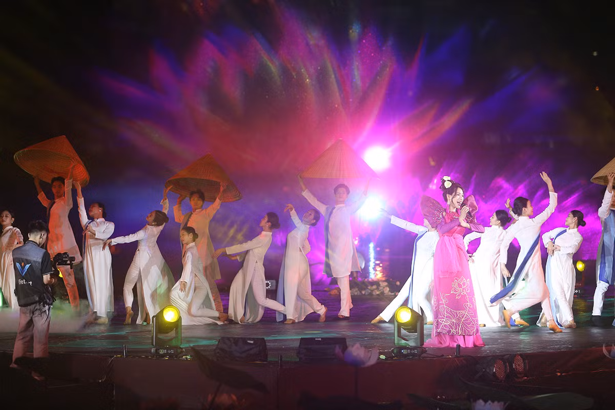 El Festival de Loto de Hanói 2024 se prolongará hasta el 16 de julio con diversas actividades. El Festival de Loto de Hanói 2024 se prolongará hasta el 16 de julio con diversas actividades.