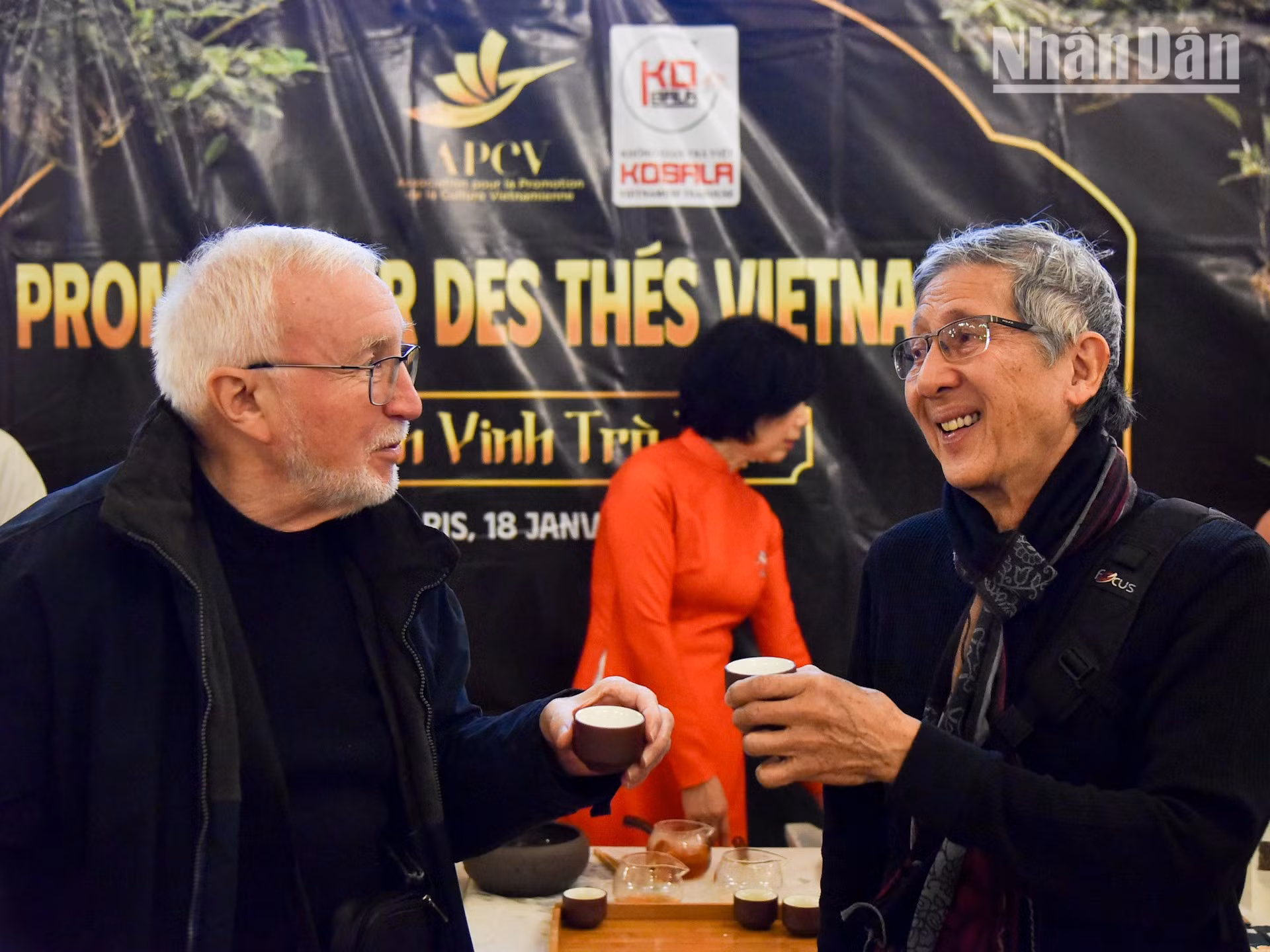 En esta ocasión, el diplomático vietnamita agradece el apoyo del alcalde Éric Pliez y del gobierno del distrito 20 a la comunidad vietnamita residente allí.