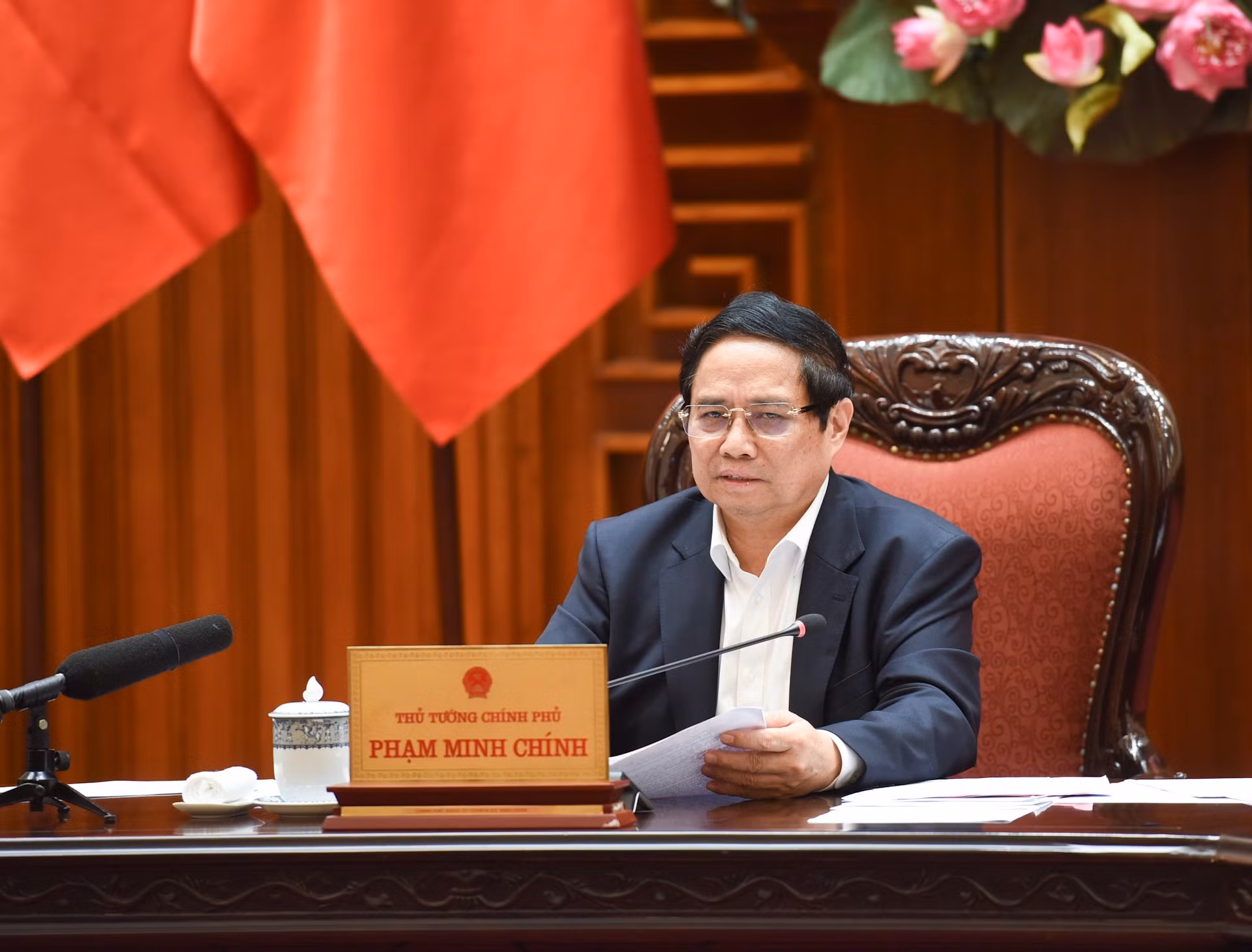 El premier Pham Minh Chinh habla en el evento.