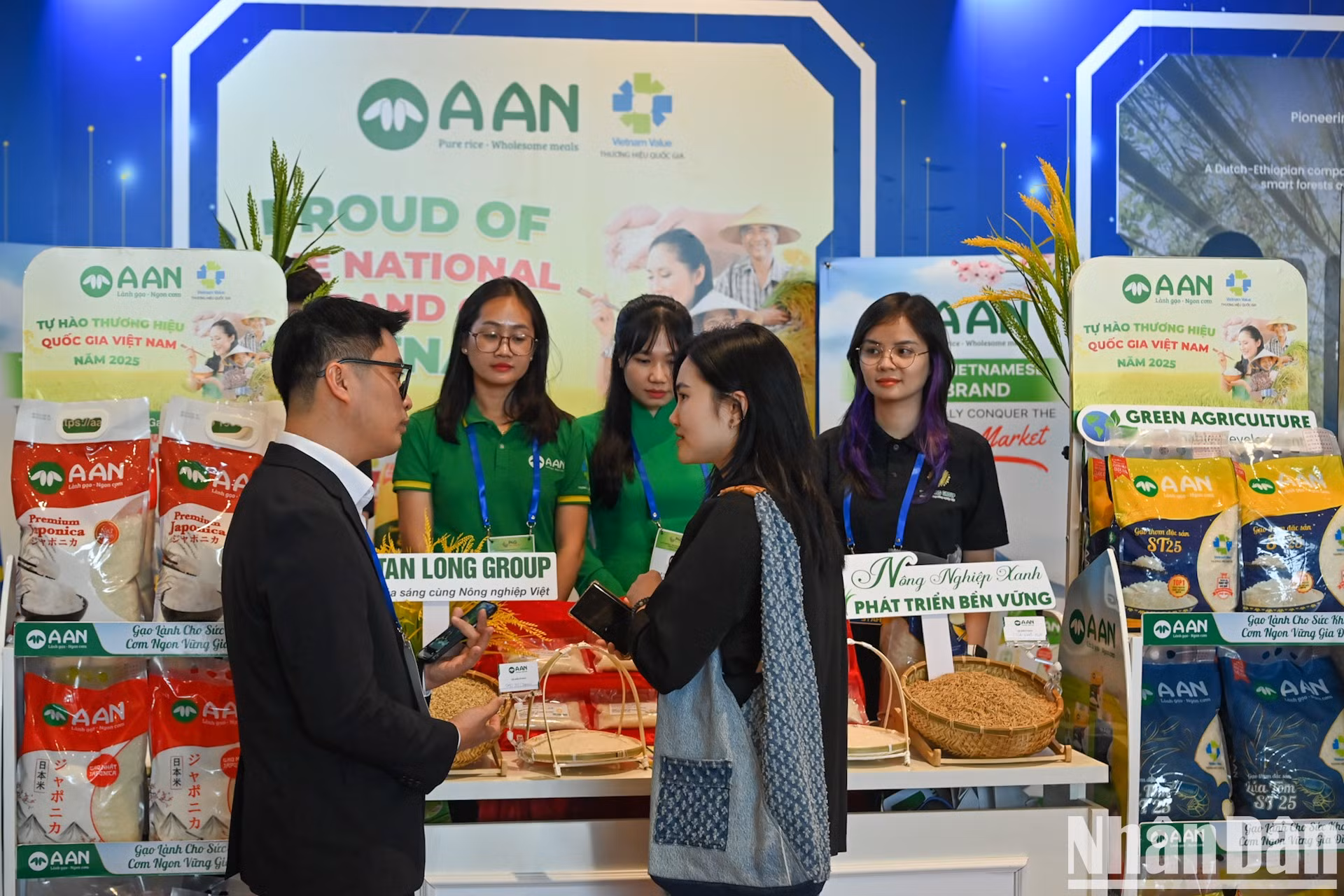 La Sociedad Anónima de Alimentos A An presenta sus productos.
