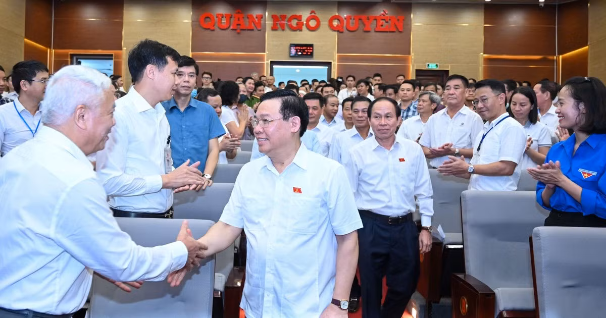 Presidente de Asamblea Nacional de Vietnam se reúne con votantes de Hai Phong